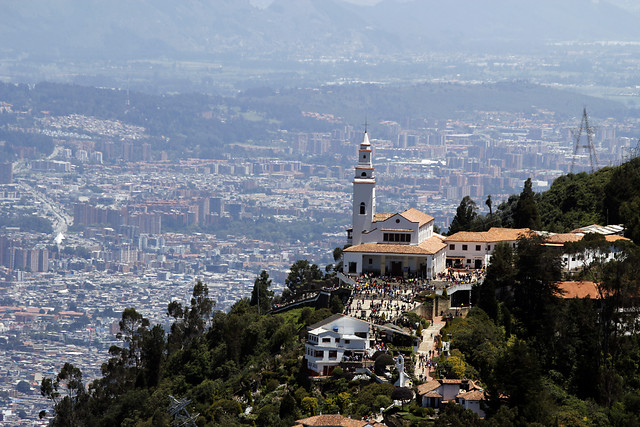 Imagen del cerro de Monserrate, uno de los destinos turísticos más populares de Bogotá. Foto: Colprensa-Luisa González.