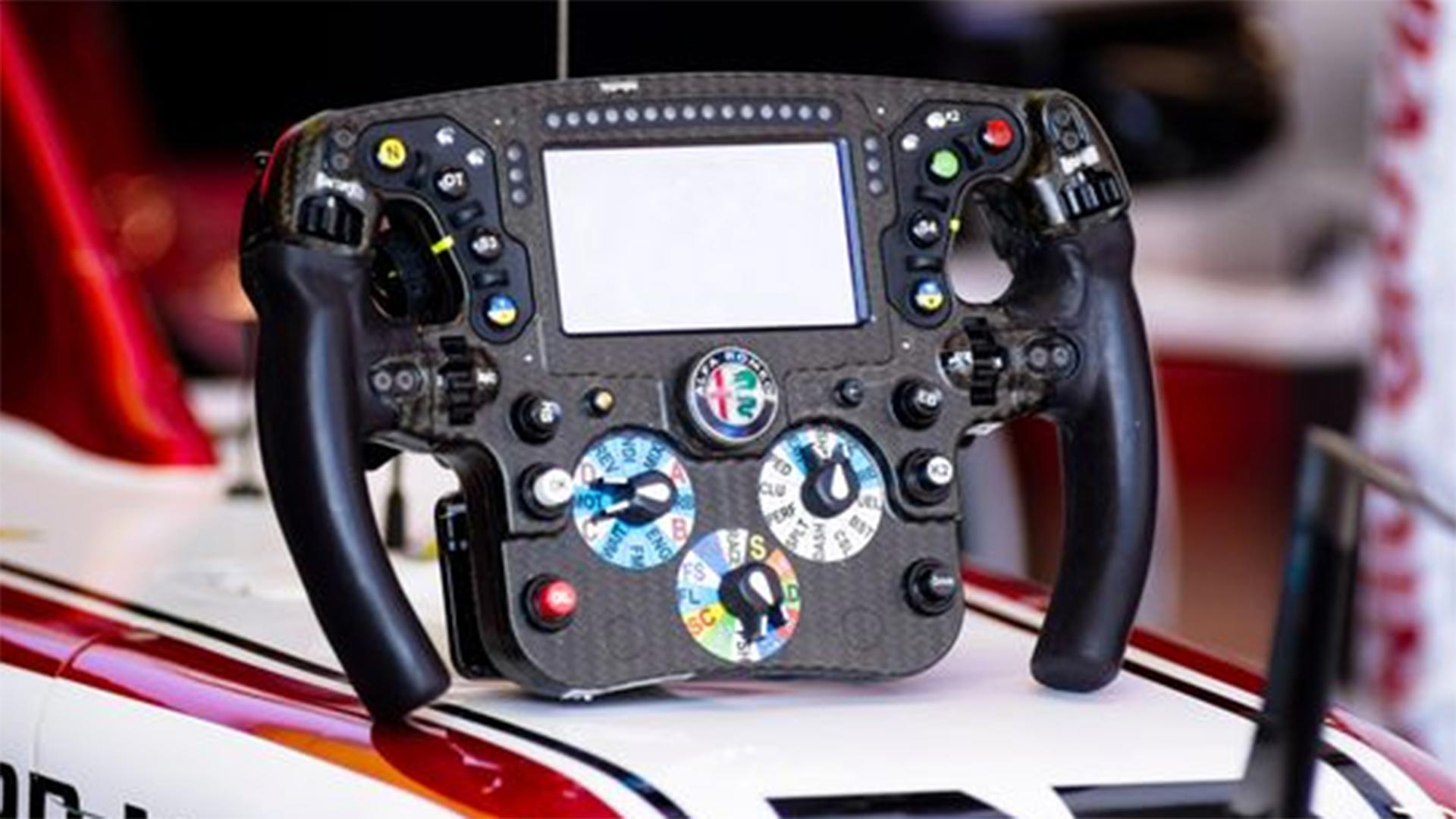 Así son los volantes de Fórmula 1: seguridad y alta tecnología entre manos