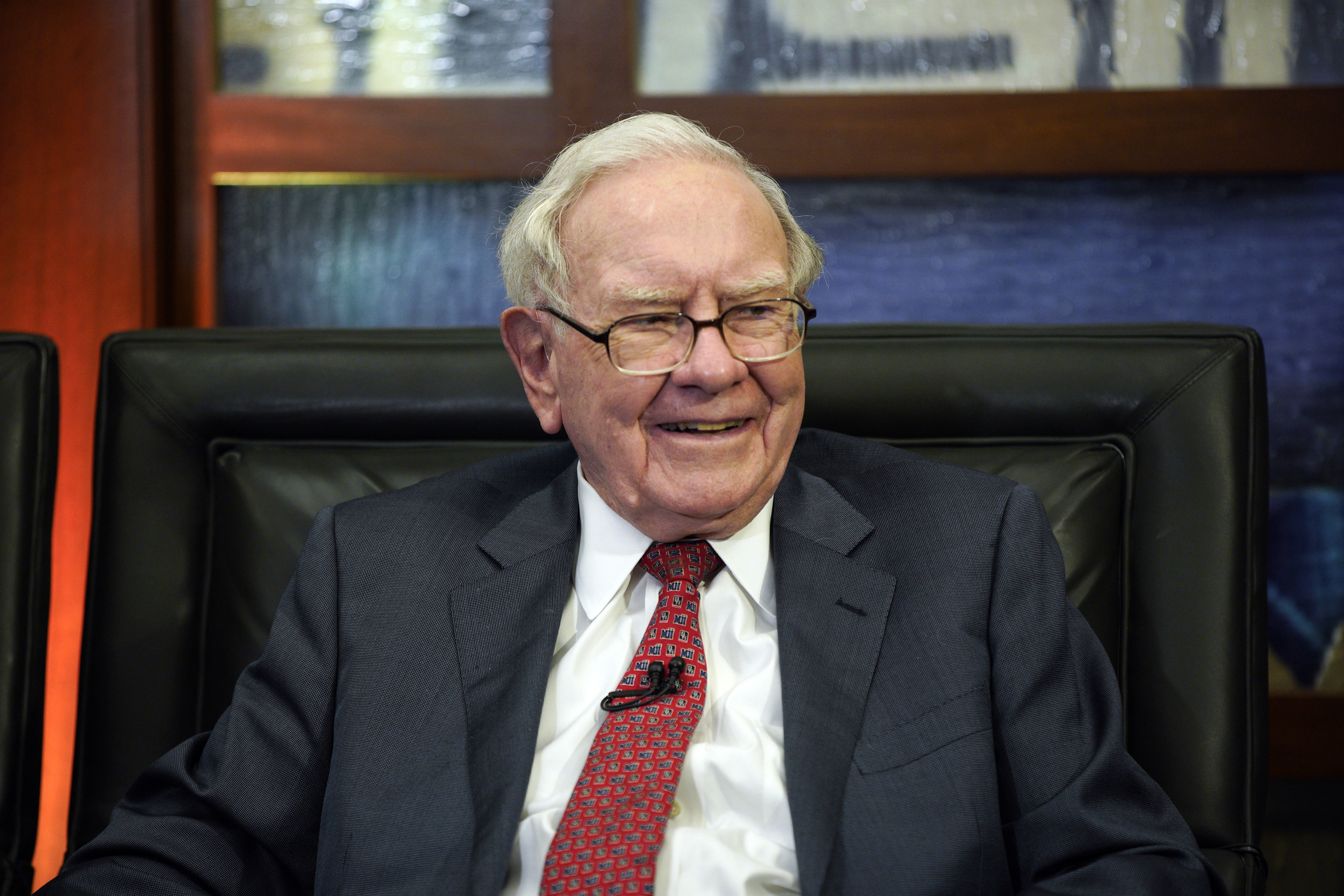 ARCHIVO - El presidente y CEO de Berkshire Hathaway, Warren Buffett (AP)