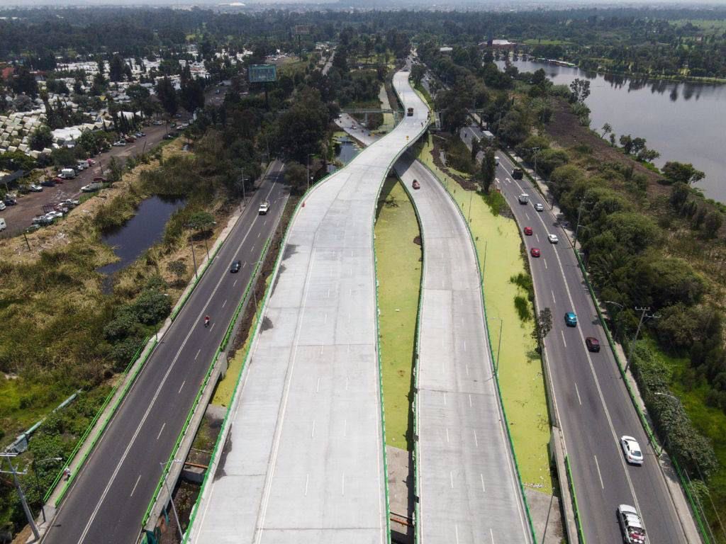 Imagen del puente vehicular Periférico Sur-Oriente y Humedal Cuemanco en Xochimilco(Foto: Twitter/Claudiashein)