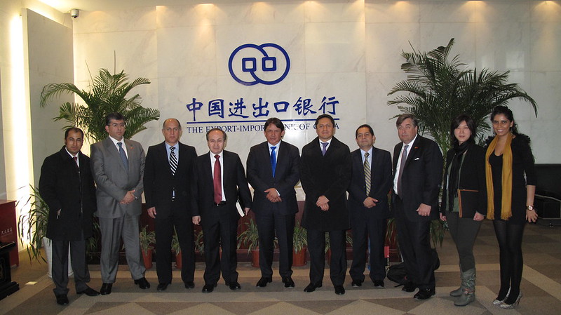 Nilse Arias, el segundo de izquierda a derecha, fue el intermediario para favorecer a empresas petroleras asiáticas, durante el correísmo. (Ministerio Coordinador de Sectores Estratégicos visita la República Popular de China)