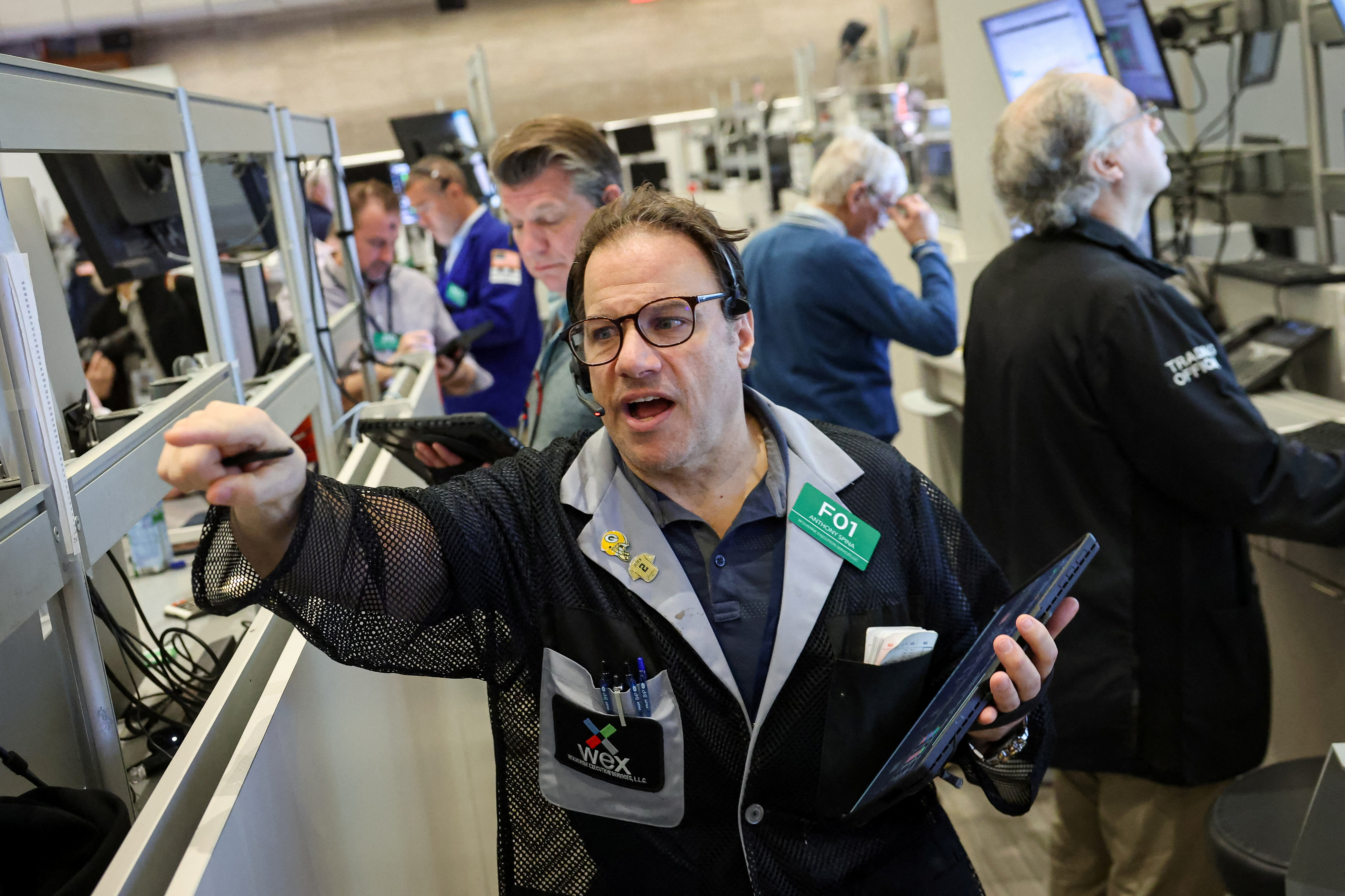 El dólar volvió a caer y tocó un nuevo mínimo en casi cinco meses