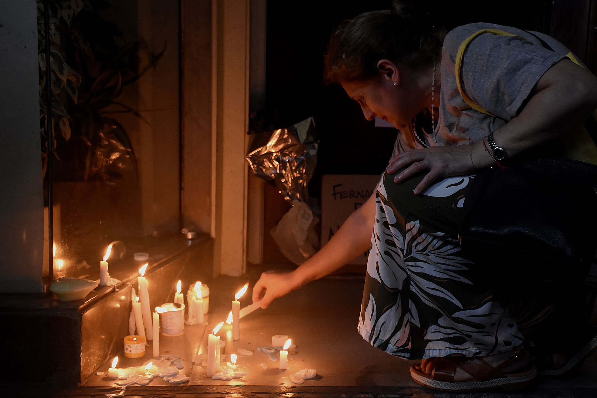 Un altar en el edificio donde vivía Fernando (Nicolas Stulberg)