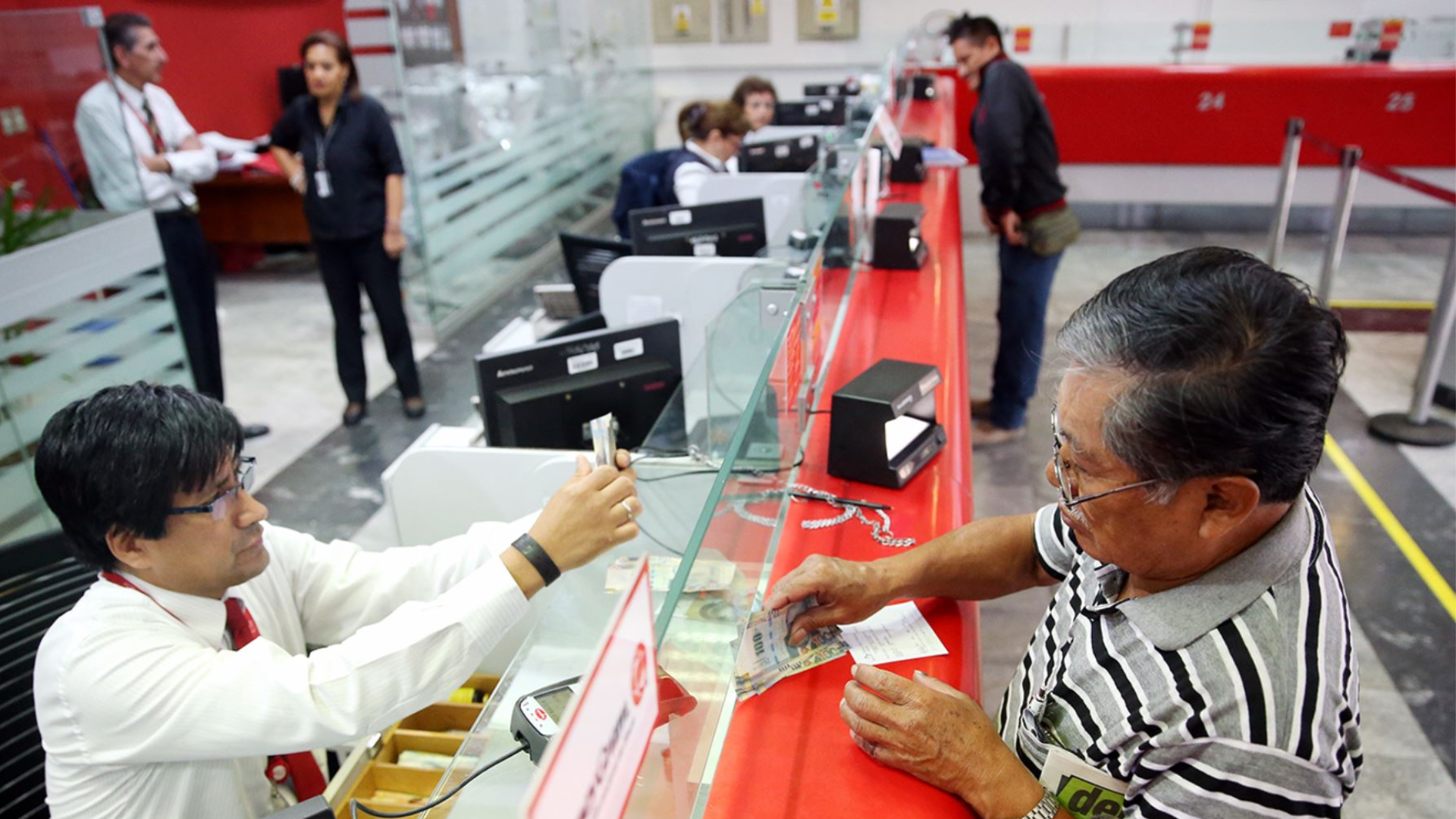 El 24 de diciembre tendrá atención especial en los bancos.
Foto: Andina.