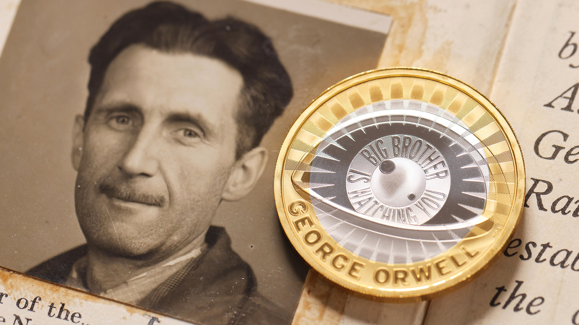 “Gran Hermano te observa”: el misterioso tributo de la Royal Mint a George Orwell