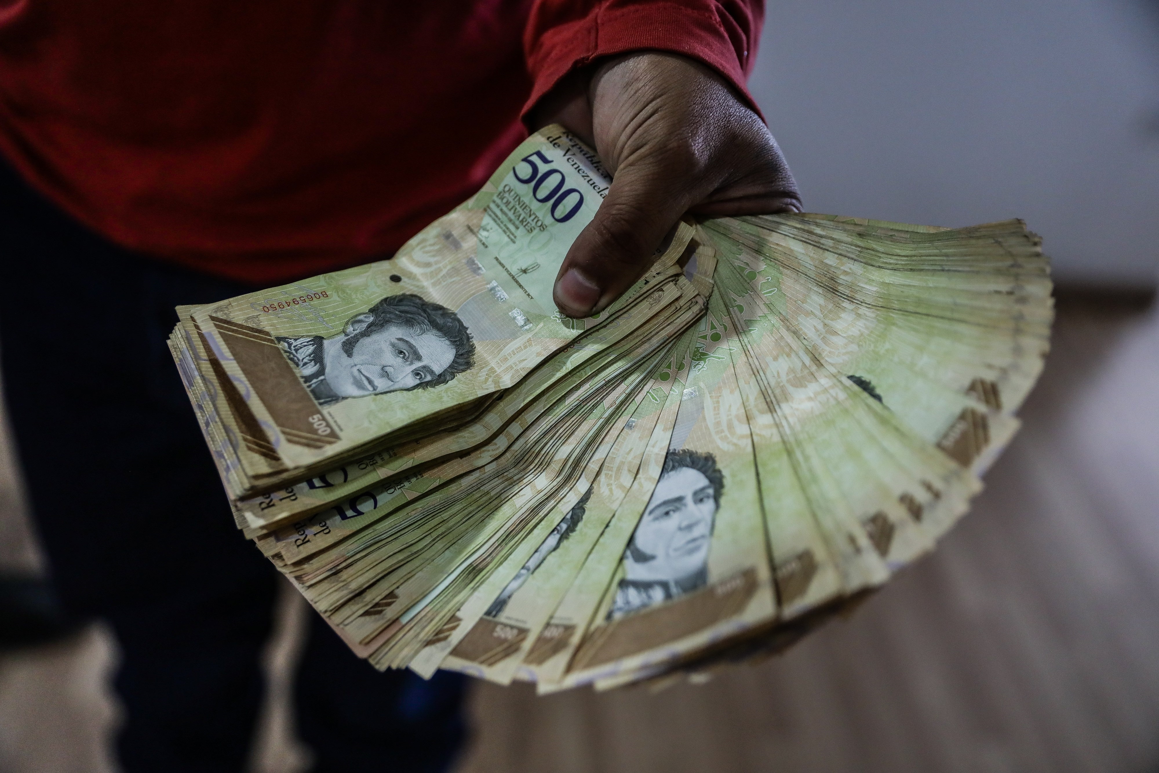 Inflación sin frenos: la moneda venezolana registró una devaluación de 39% frente al dólar en el último mes