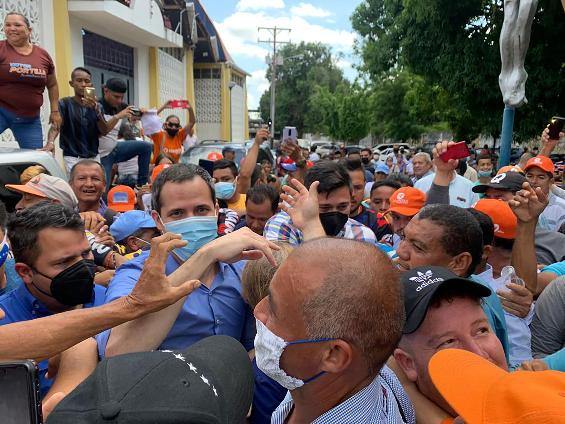 Juan Guaidó participó de las protestas en Barinas, donde el régimen se niega a reconocer la victoria opositora: “En Venezuela no hay respeto al voto”