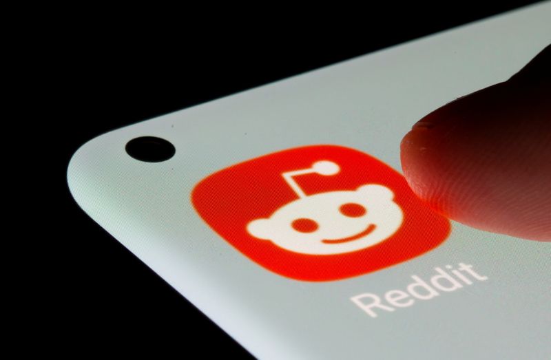 Ilustración fotográfica del logo de Reddit en un móvil. 13 julio 2021. REUTERS/Dado Ruvic