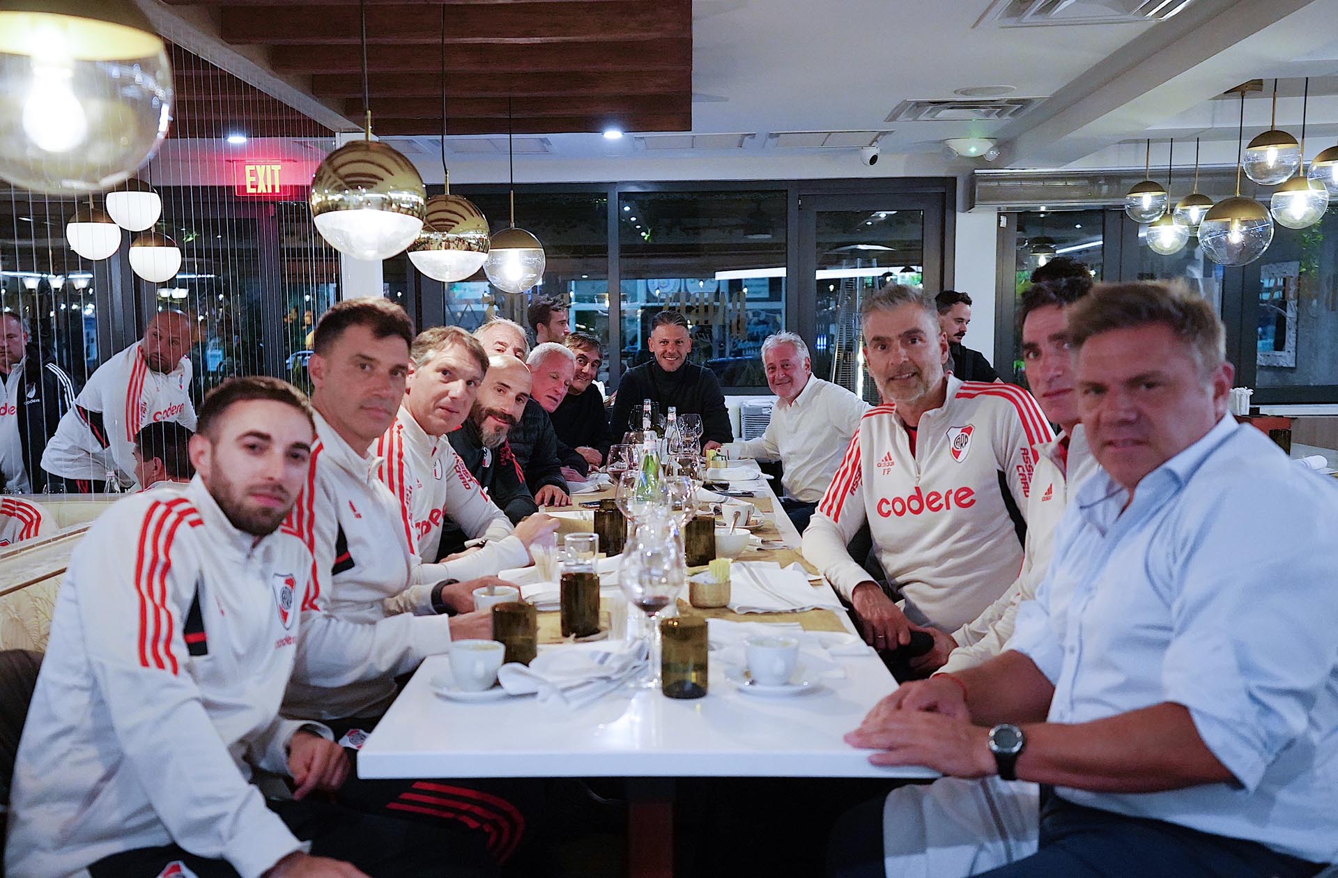 Cuerpo técnico y dirigentes de River Plate disfrutaron una gran cena en Fort Lauderdale