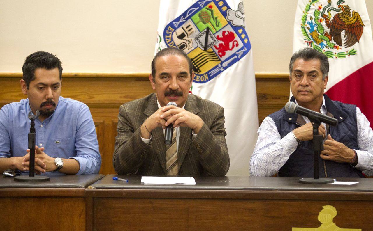 MONTERREY, NUEVO LEÓN, 13MARZO2020.- El director de la Secretaría de Salud; Manuel de la O Cavazos y el gobernador del estado de Nuevo León; Jaime Rodríguez anunciaron en rueda de prensa un segundo caso de contagio de coronavirus Covid-19, así mismo se confirmaron otros 13 casos sospechosos en la entidad. Hasta el momento, no se suspenden clases en escuelas públicas ni eventos masivos.
FOTO: GABRIELA PÉREZ MONTIEL / CUARTOSCURO.COM