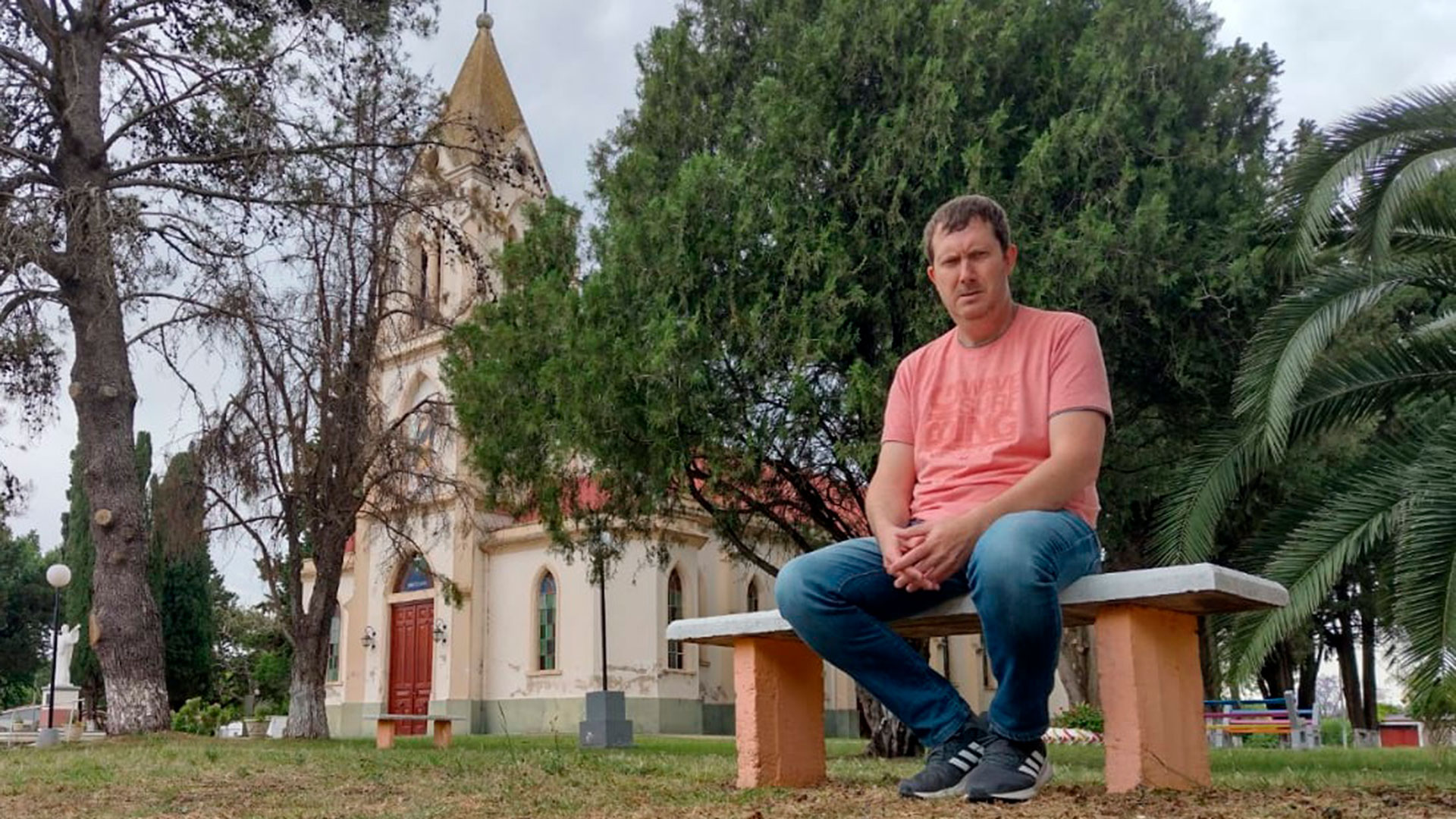Hernan Rausch tiene ahora 46 años y es preceptor en un colegio