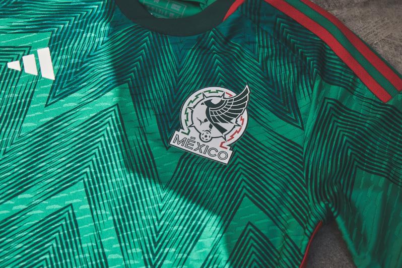 Asesino Pais de Ciudadania Melodrama Así es el nuevo jersey de la Selección Mexicana para el Mundial: regresó el  verde y con el polémico escudo presente - Infobae