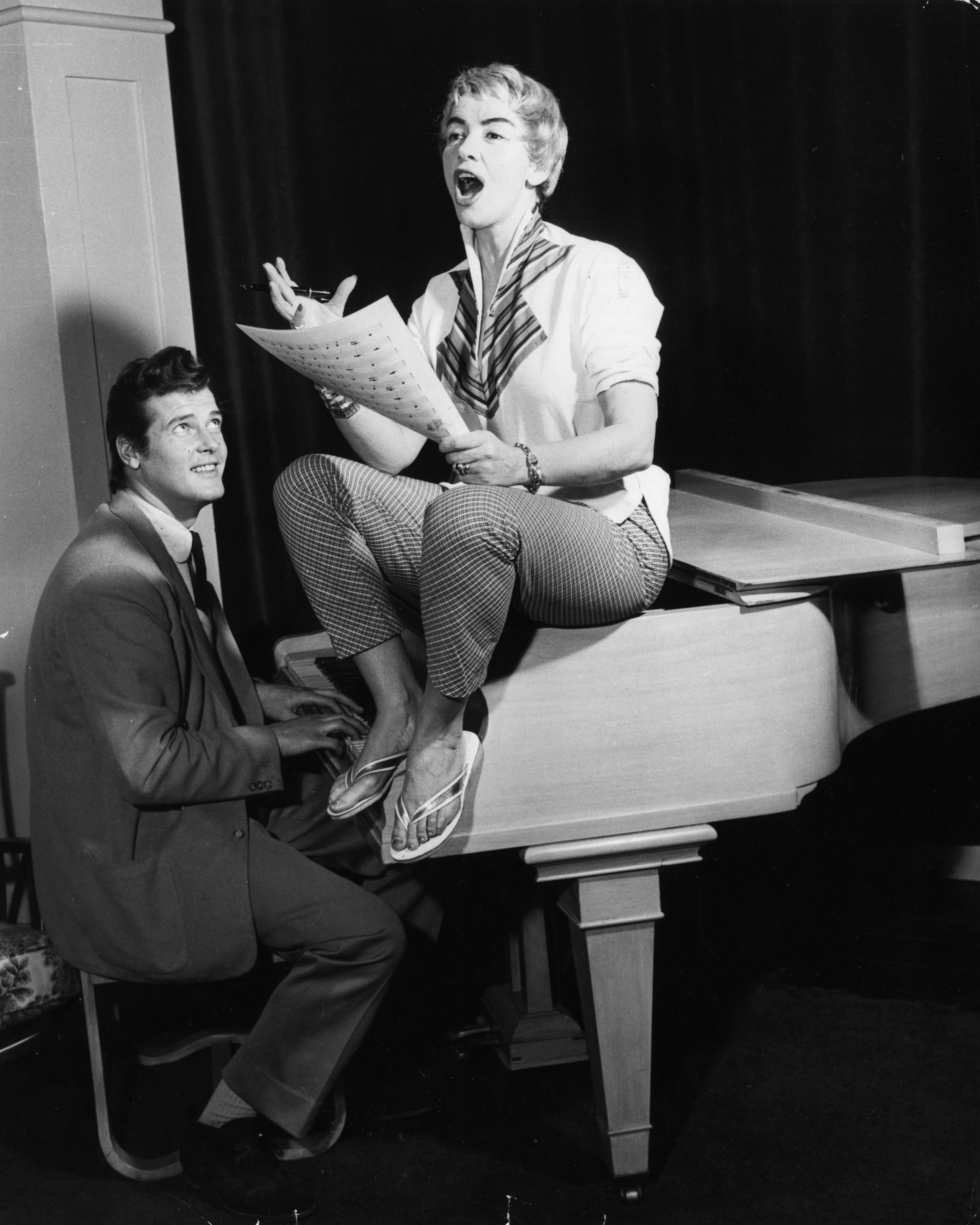 La segunda mujer de Roger Moore fue la cantante Dorothy Squires, 13 años mayor que él