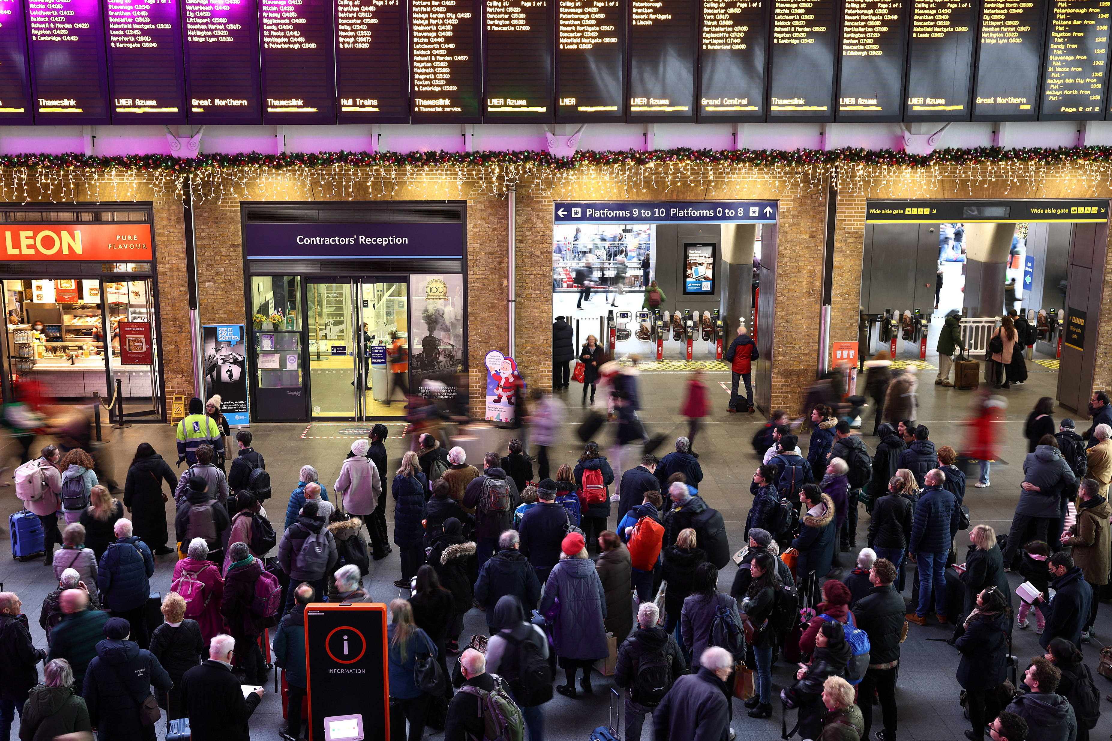 Network Rail inició otra huelga, cuando el Gobierno insinúa avanzar sobre una legislación para regular las medidas de fuerza. (REUTERS)