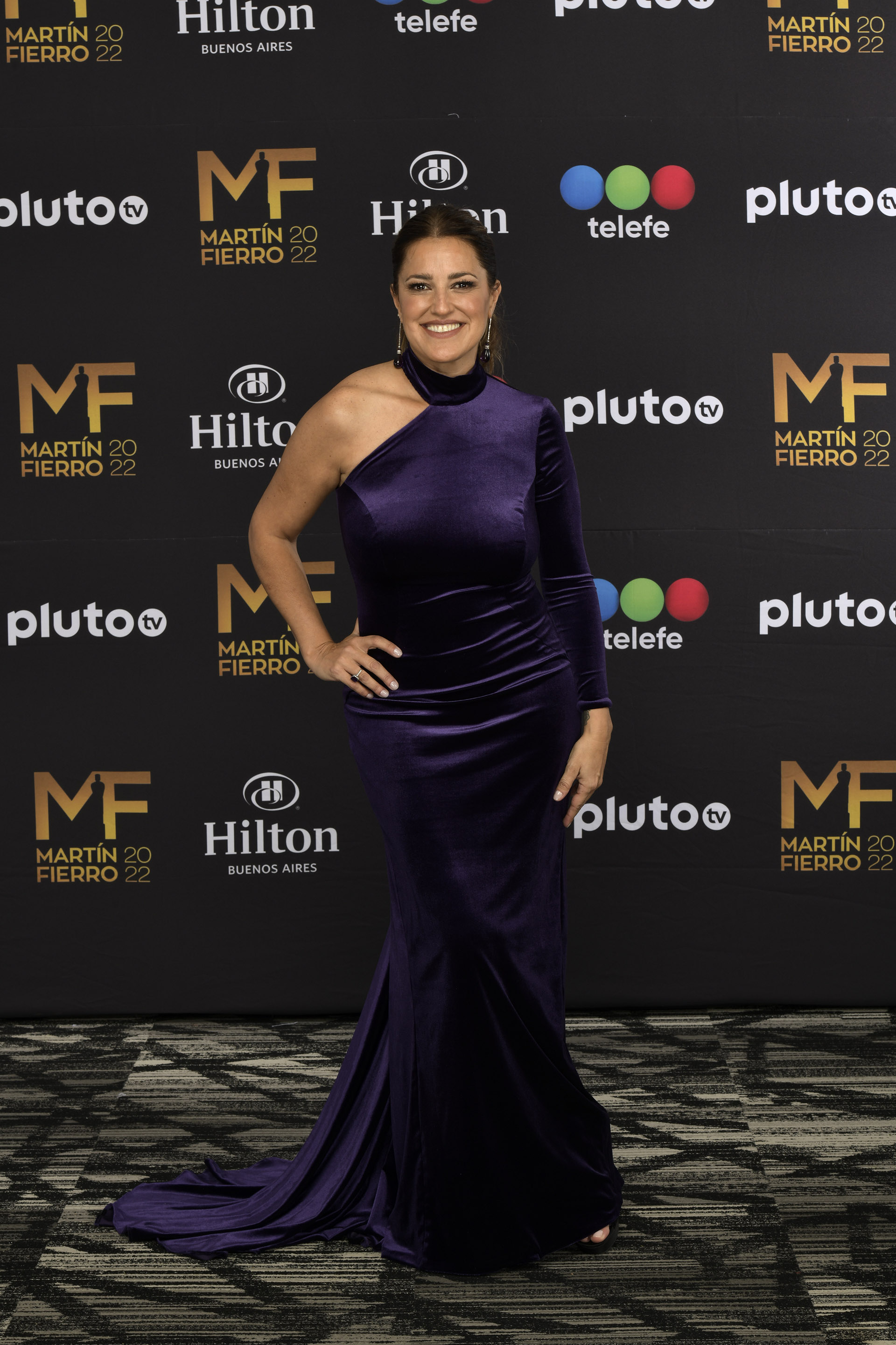 Maju Lozano eligió un vestido de pana violeta para la ocasión (Prensa Telefé)