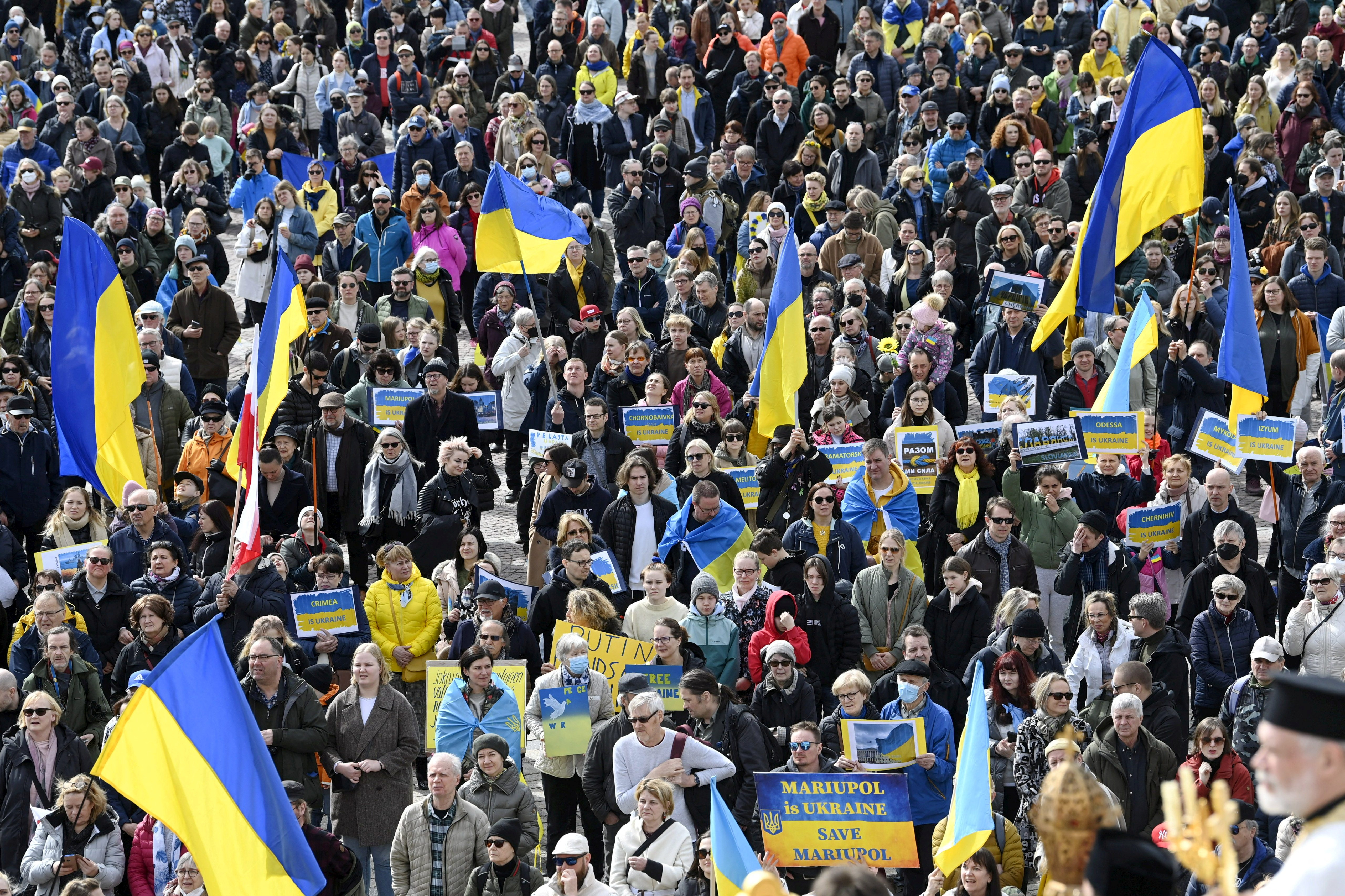 Una protesta en Helsinki, capital finlandesa, por la guerra en Ucrania (Reuters)