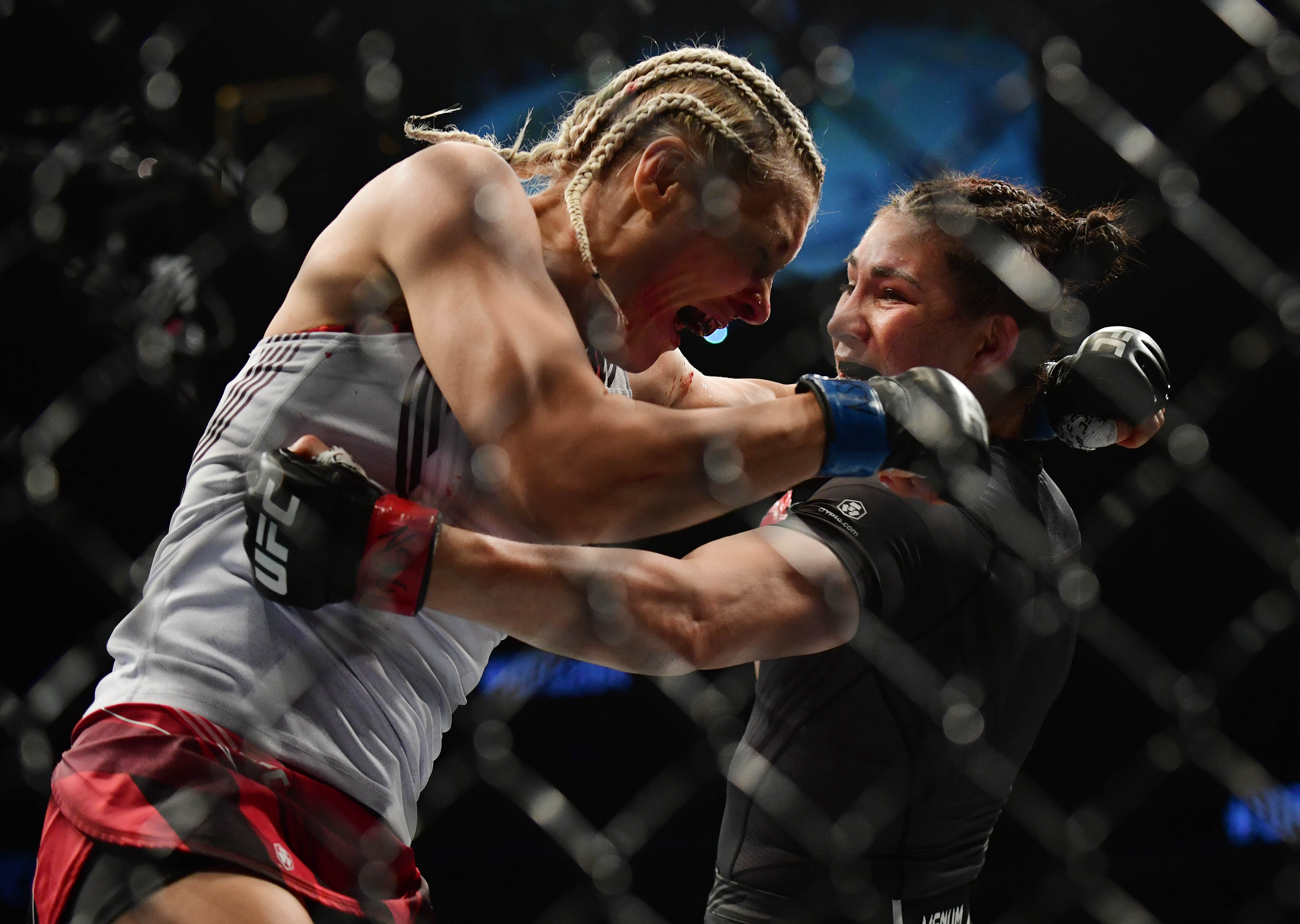 UFC: El brutal momento en que Irene Aldana noqueó a Yana Kunitskaya en el primer round del UFC 264