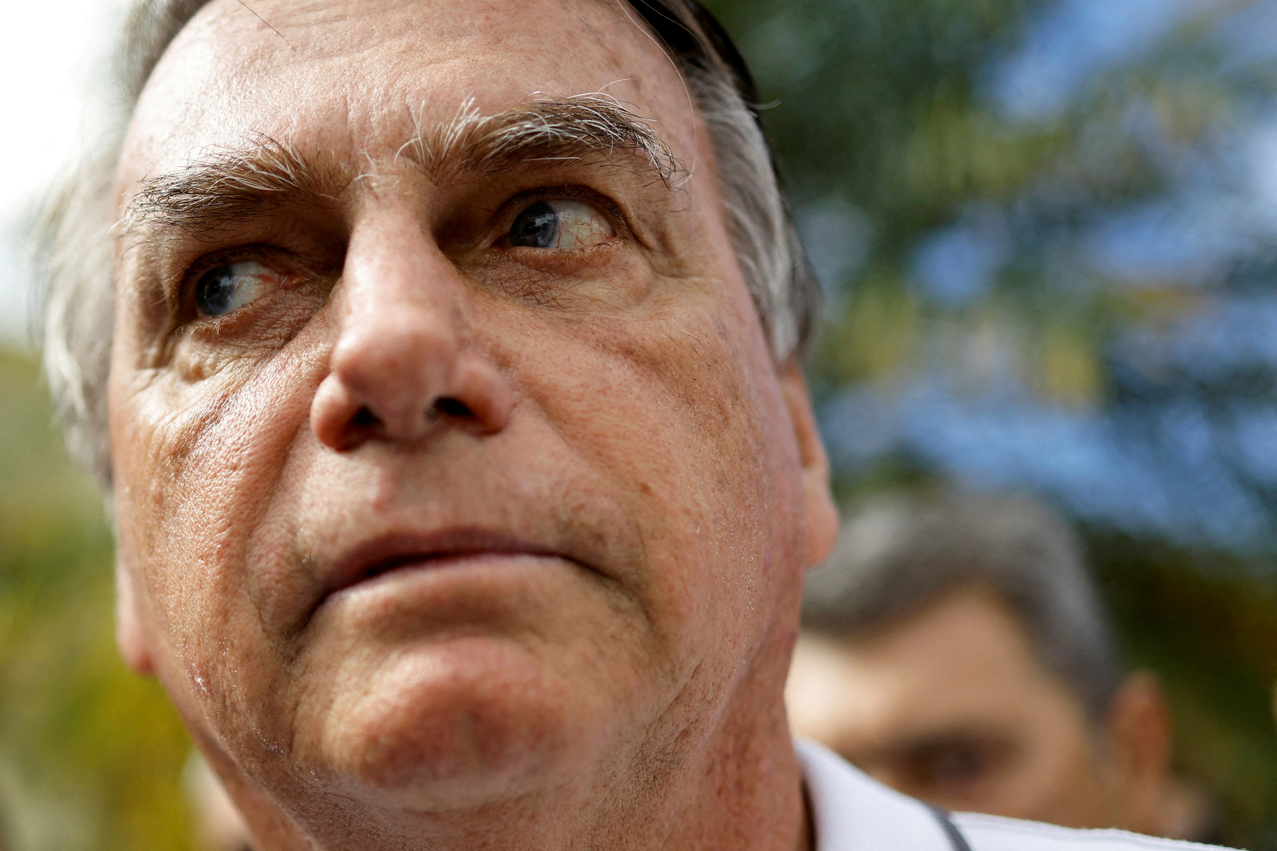 La policía acusó a Jair Bolsonaro de subastar en secreto joyas que le regalaron cuando era presidente de Brasil