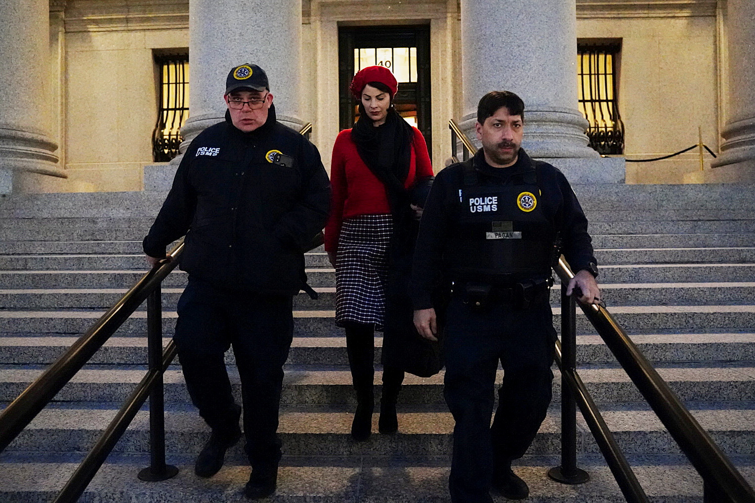Sarah Ransome sale del tribunal en el primer día del juicio de Ghislaine Maxwell en el barrio de Manhattan de la ciudad de Nueva York, Nueva York, Estados Unidos, 29 de noviembre de 2021 (REUTERS/Carlo Allegri)