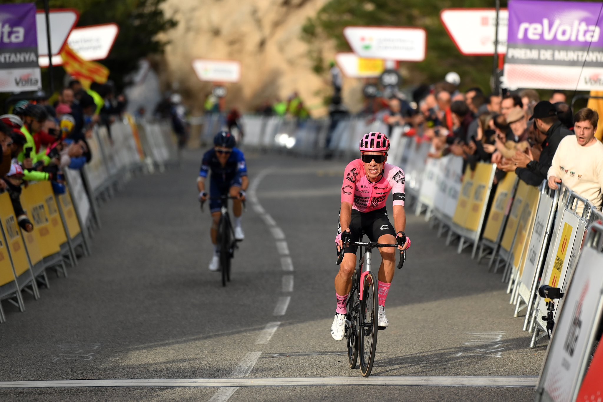 El ciclista colombiano Rigoberto Urán finalizó décimo en la clasificación general de la Vuelta a Cataluña 2023. @EFprocycling/Twitter.