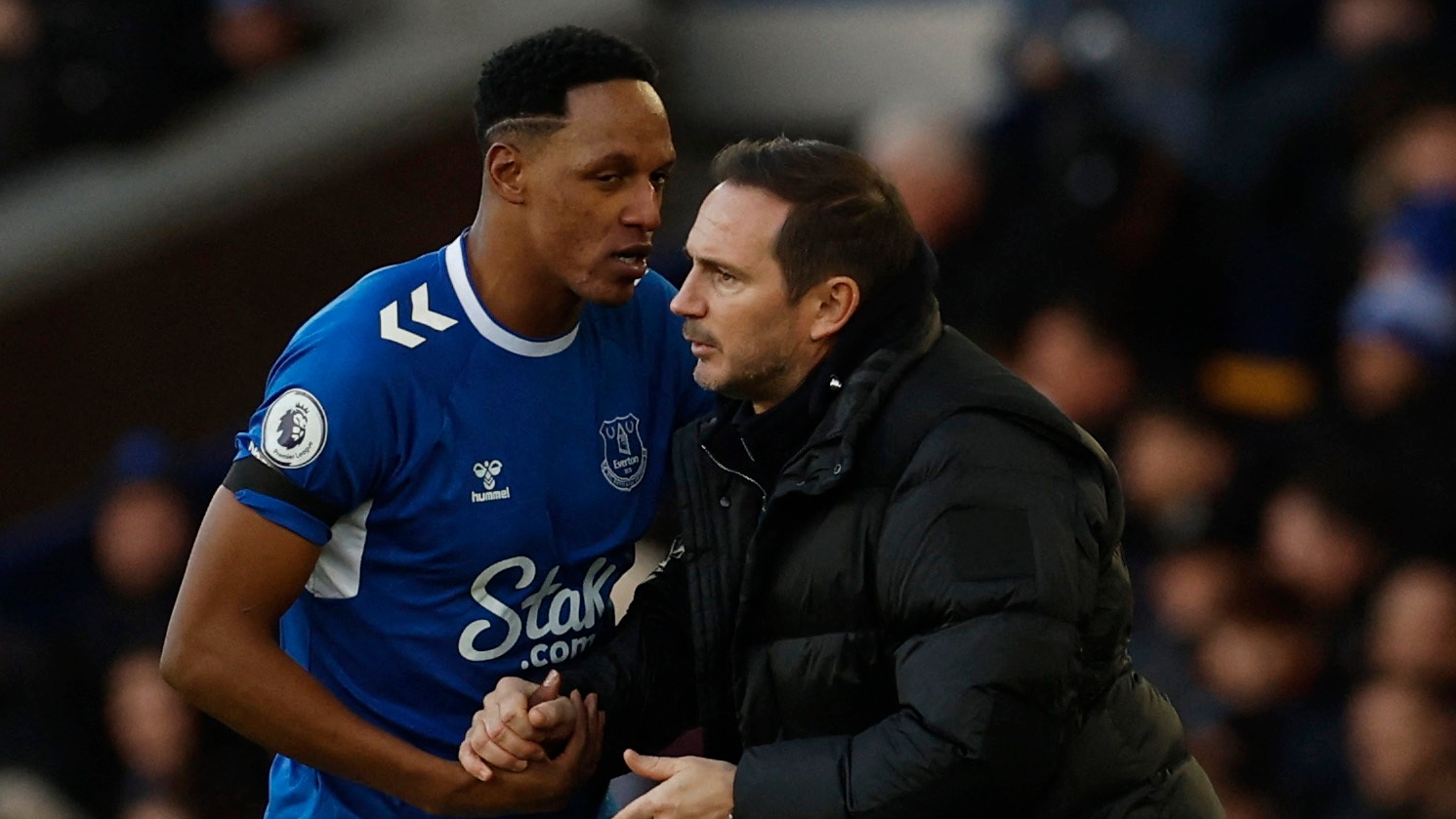 Soccer Football - Premier League - Everton v Wolverhampton Wanderers - Goodison Park, Liverpool, Britain - December 26, 2022 Everton's Yerry Mina celebrates scoring their first goal with manager Frank Lampard Action Images via Reuters/Jason Cairnduff EDITORIAL USE ONLY. No use with unauthorized audio, video, data, fixture lists, club/league logos or 'live' services. Online in-match use limited to 75 images, no video emulation. No use in betting, games or single club /league/player publications.  Please contact your account representative for further details.