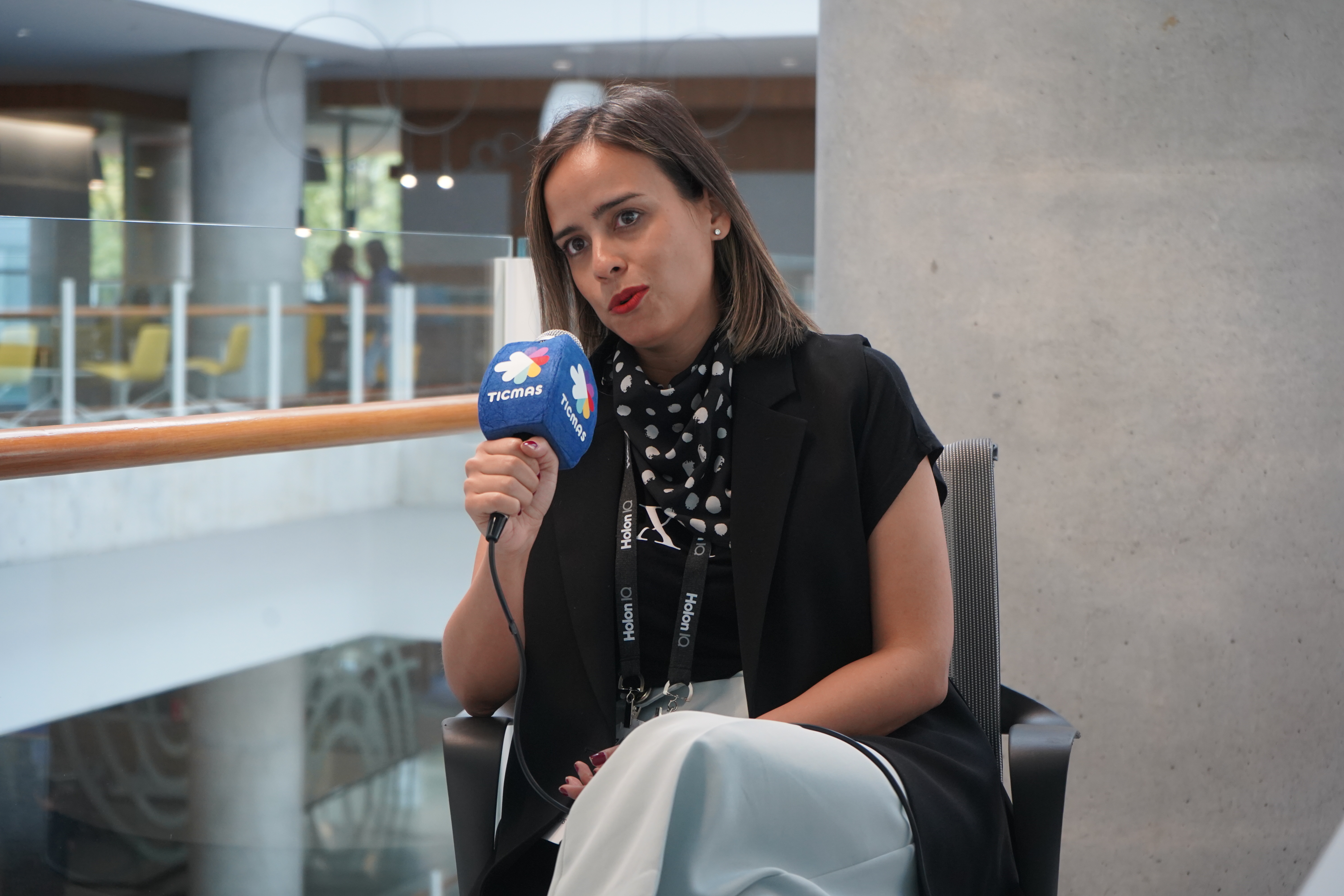 Araceli Campos, de U Camp en el espacio de diálogos que Ticmas montó durante la cumbre de HolonIQ 2022