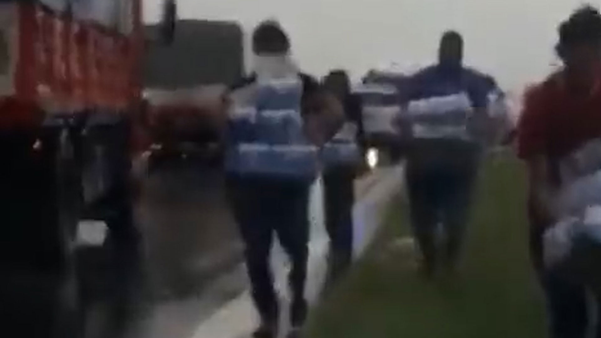 Saquearon la carga de un camión de cervezas que volcó en Chaco