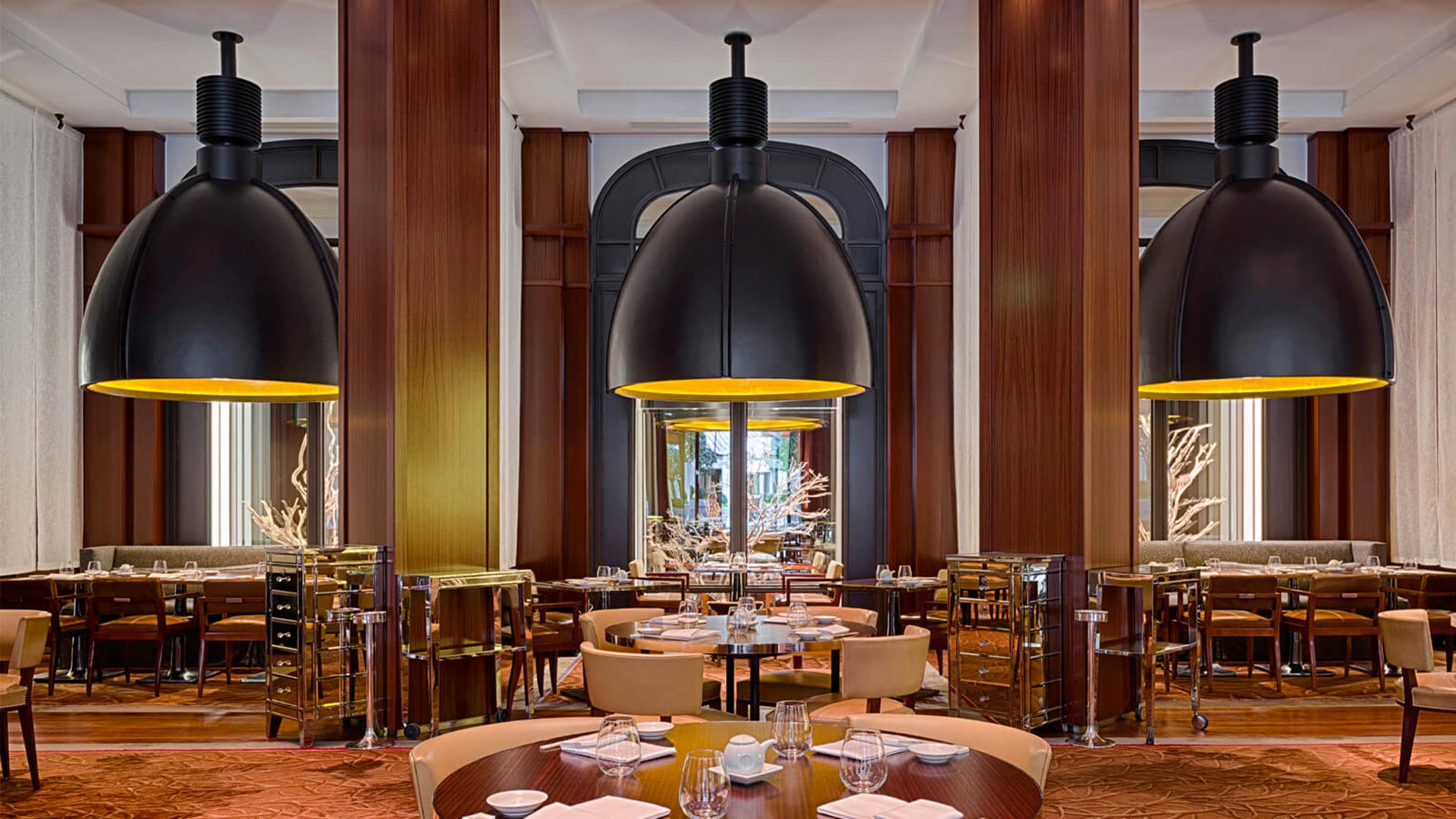Le Royal Monceau cuenta con diversos restaurantes dentro de su establecimiento (raffles)