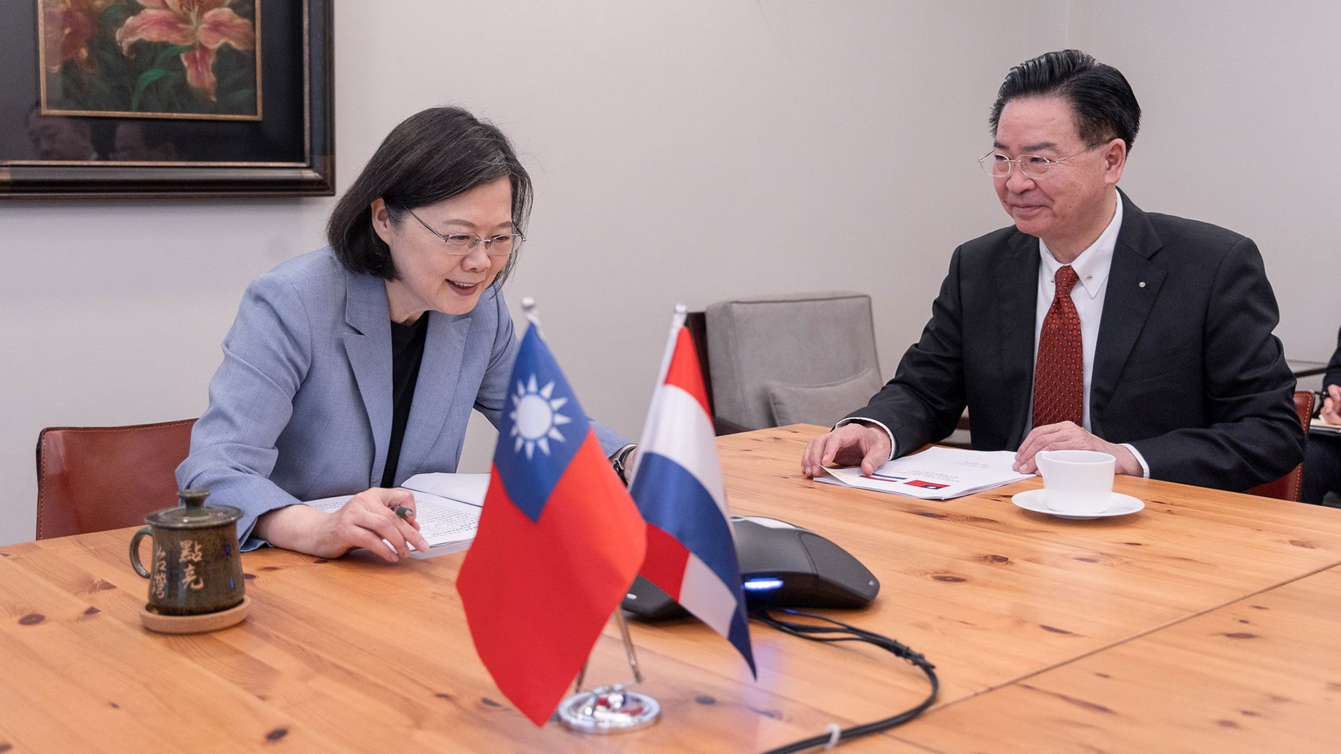 La presidenta de Taiwán felicitó a Santiago Peña por su triunfo en Paraguay