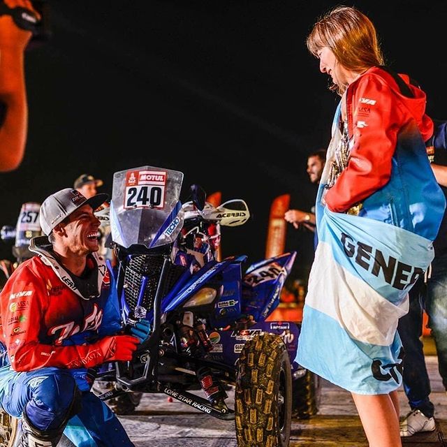 En la meta de Lima en 2019, Nicolás le pidió casamiento a Valentina tras ganar el Rally Dakar (@valepertegarini)
