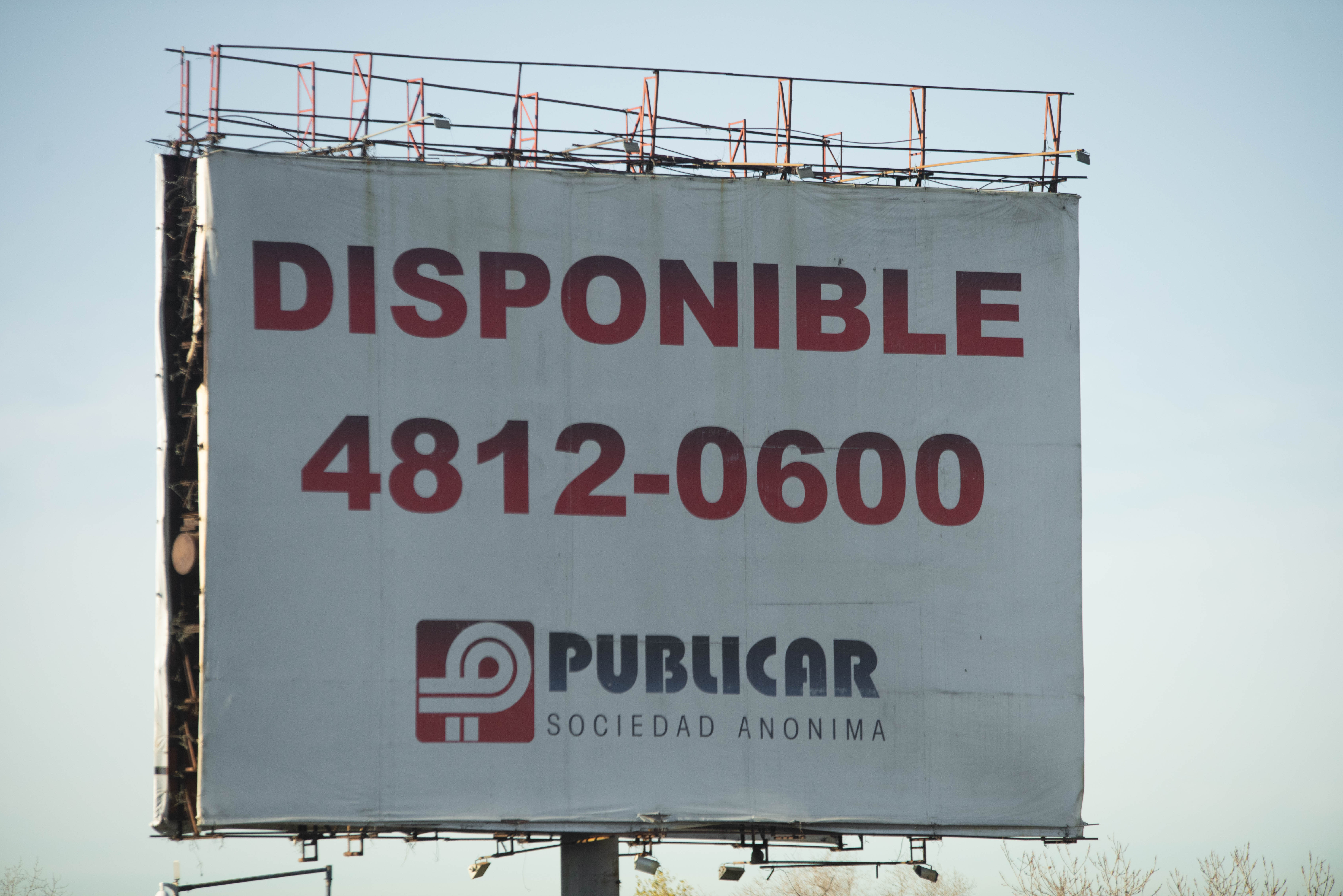 Carteles publicidad vacíos - Cuarentena Obligatoria - Locales Cerrados - Comercios - COVID 19 - Coronavirus - Buenos Aires, Argentina (Foto: Franco Fafasuli)