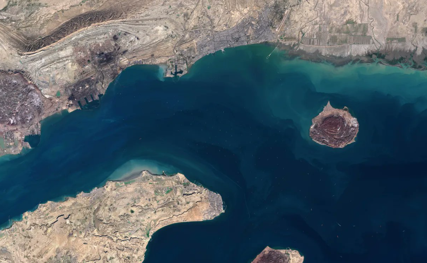 Estados Unidos atac&oacute; dos lanzadores de la Guardia Revolucionaria de Ir&aacute;n en la isla de Larak