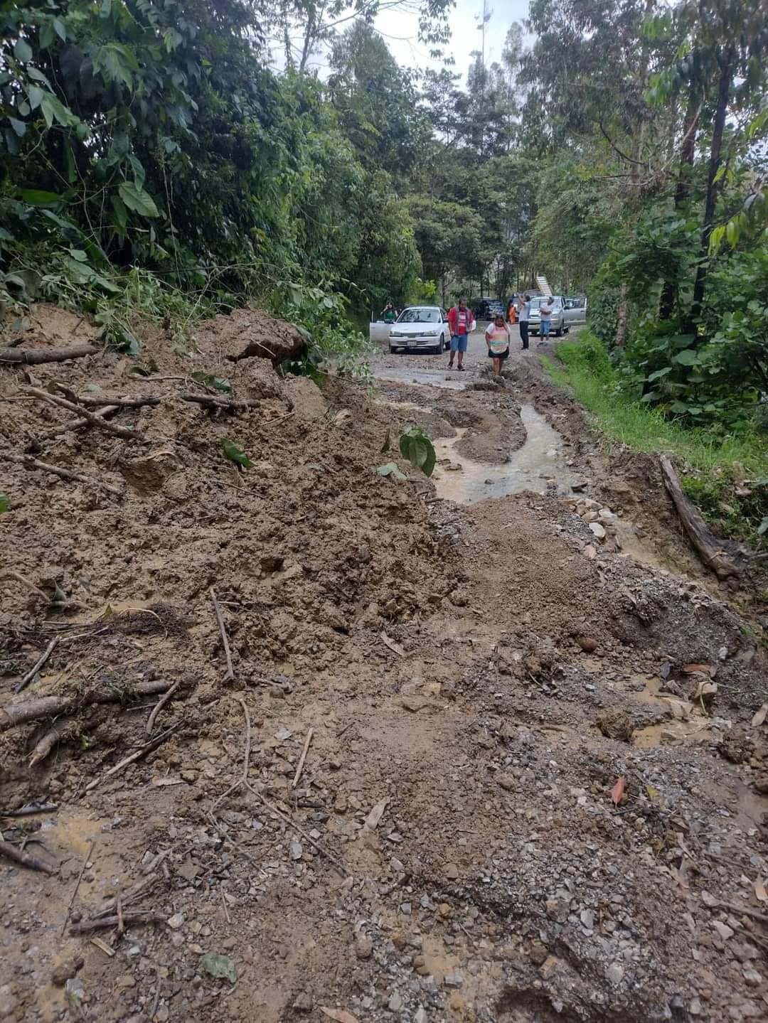 Oxapampa Inundada Por Intensas Lluvias Y Desborde De Ríos Negocios