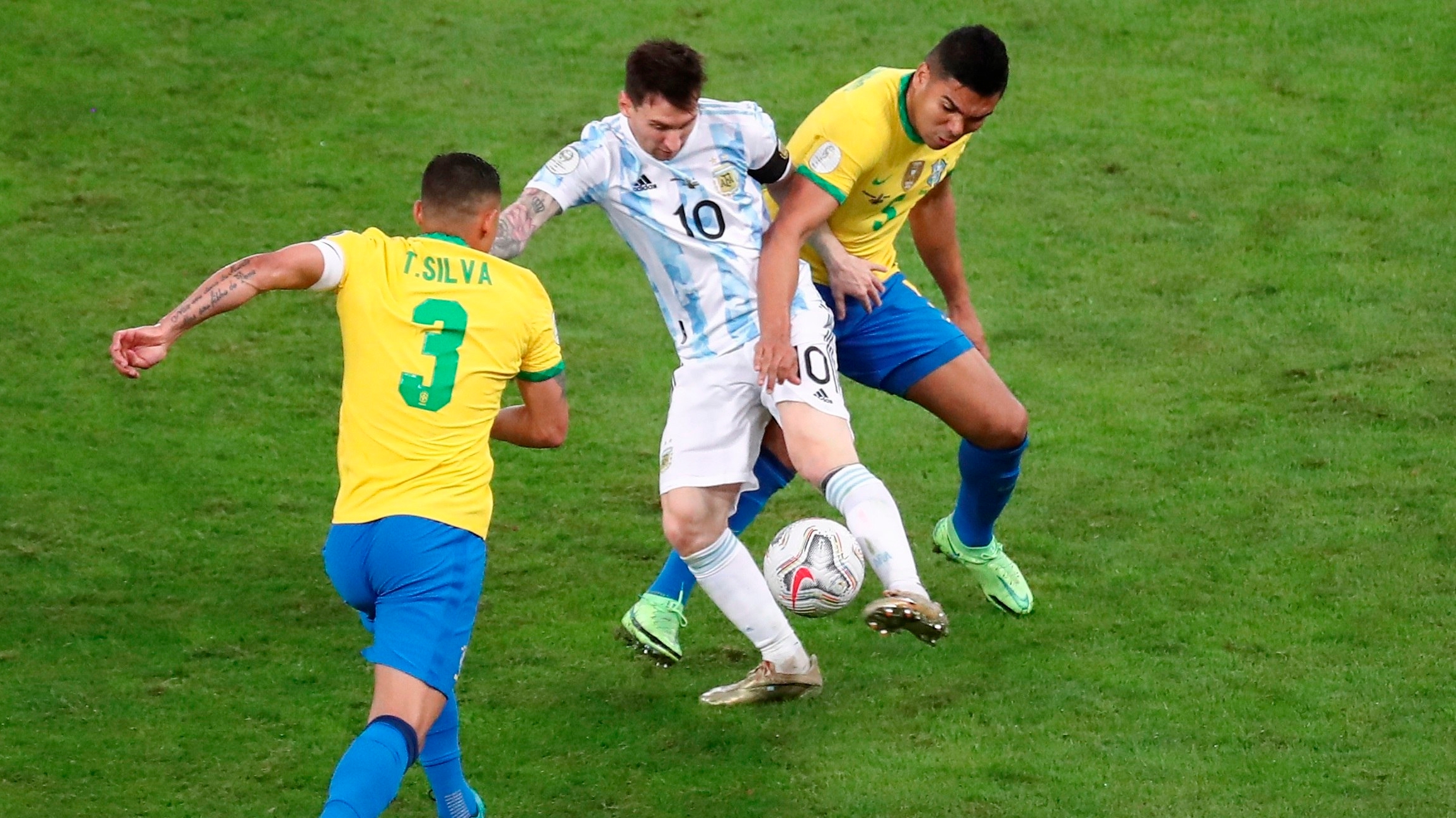 Fueron apenas cinco minutos los que se jugaron entre la Argentina y Brasil (EFE)