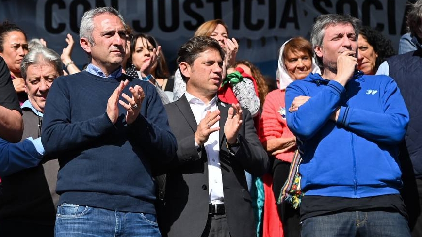 Axel Kicillof junto a los dos referentes de La Cámpora en la provincia de Buenos Aires: el "Cuervo" Larroque y Máximo Kirchner 