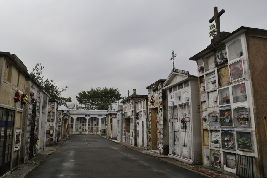 Lo que encendió las alarmas en el escándalo de los cementerios de Bogotá