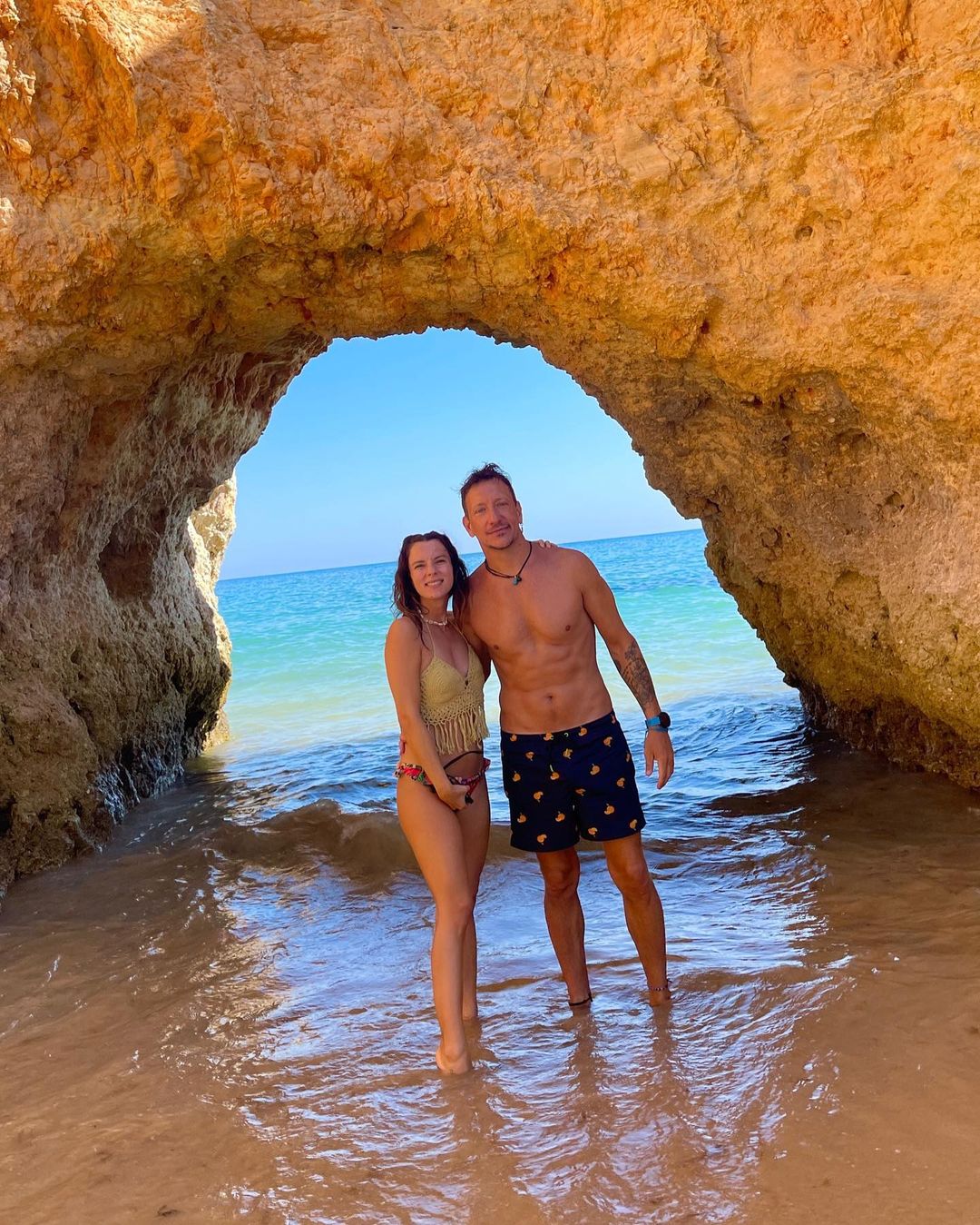 Nico Vazquez e Gimena Accardi estavam de férias na Europa (Fotos: Instagram)