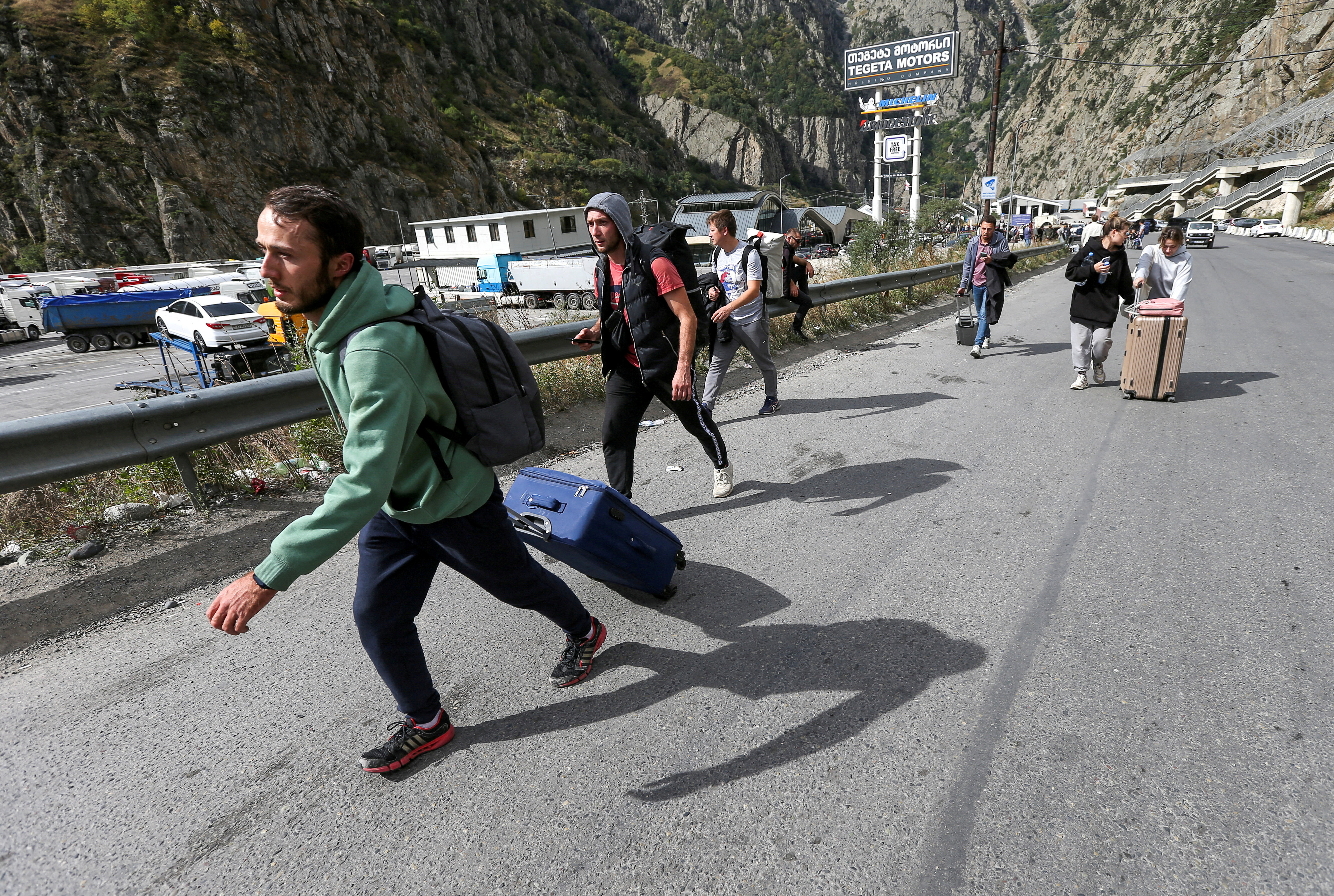 Cruce en la frontera con Georgia en la ola migratoria de septiembre (Reuters)