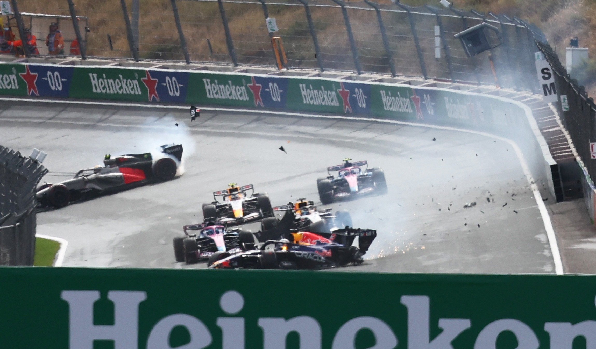 El fuerte accidente de Max Verstappen que provoc&oacute; una bandera roja en el Gran Premio de Pa&iacute;ses Bajos de F1