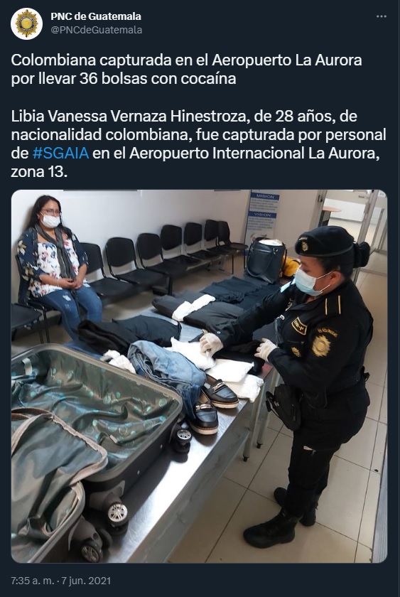 Las autoridades guatemaltecas encontraron 36 bolsas con cocaína en la maleta de Libia Vernaza (@PNCdeGuatemala/Twitter)