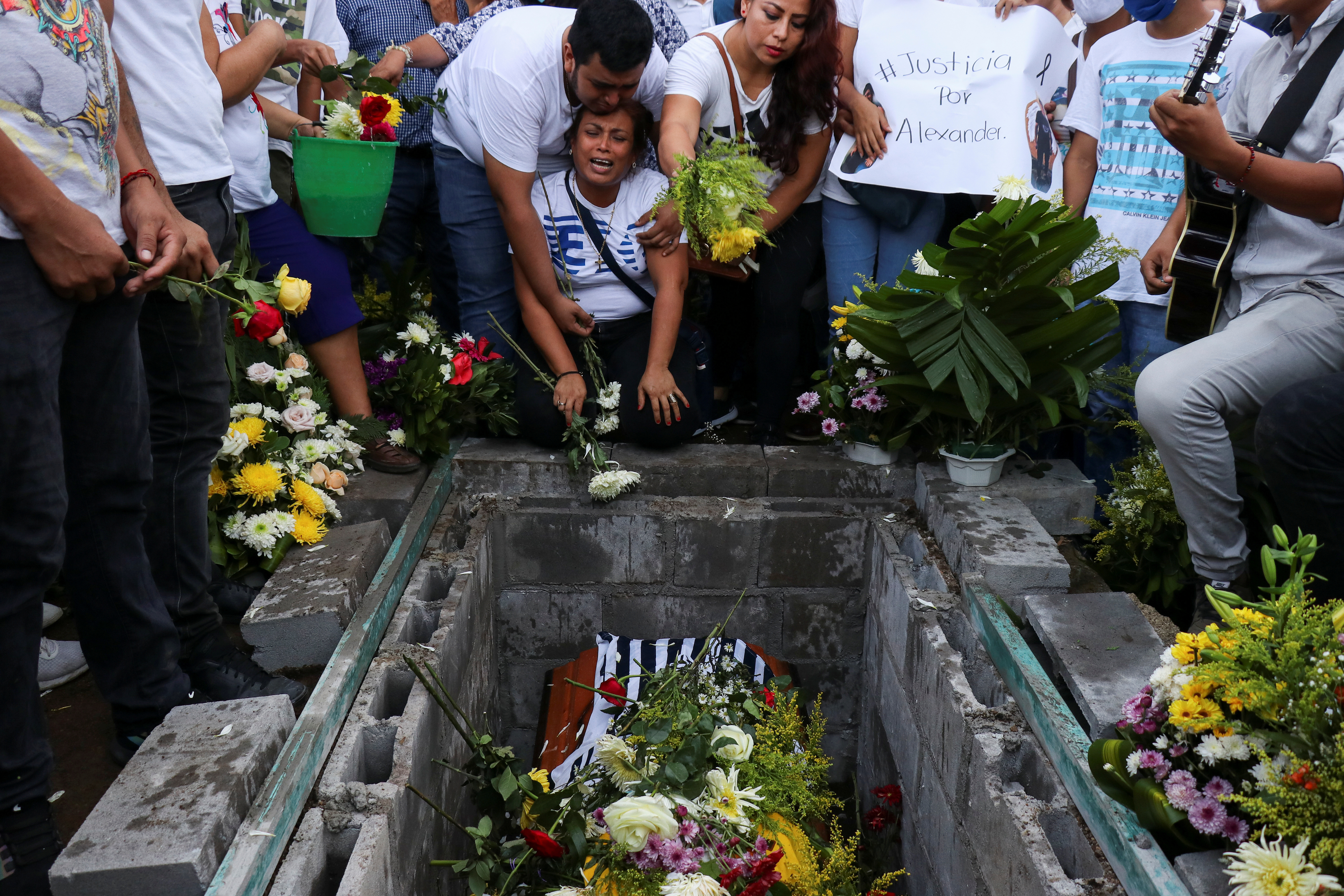  Funeral of Alexander MartÍnez (Foto: REUTERS)