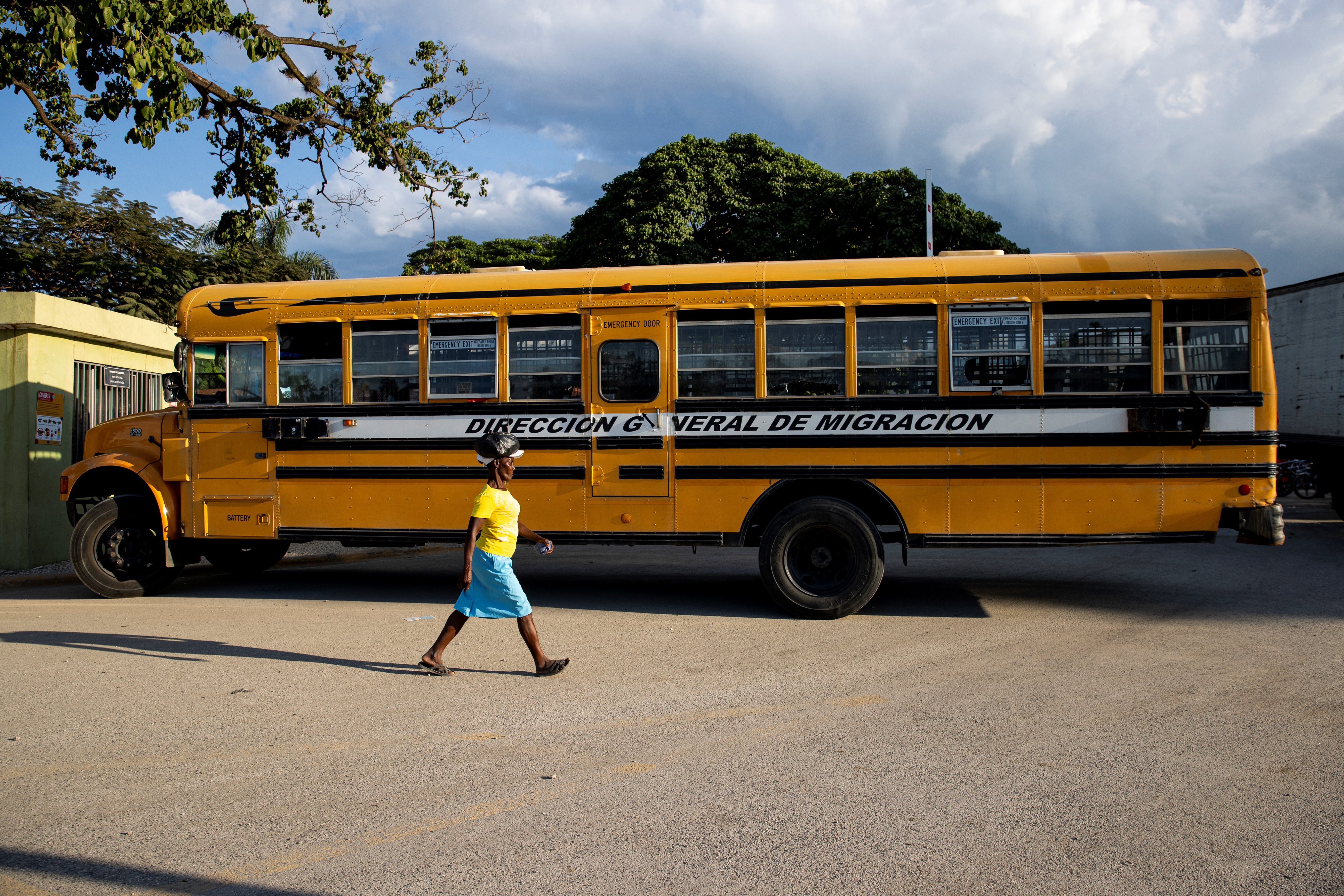 Las mujeres en Haití reportaron mayores mejoras en su nivel de inglés en comparación con los hombres. (EFE/ Orlando Barría)
