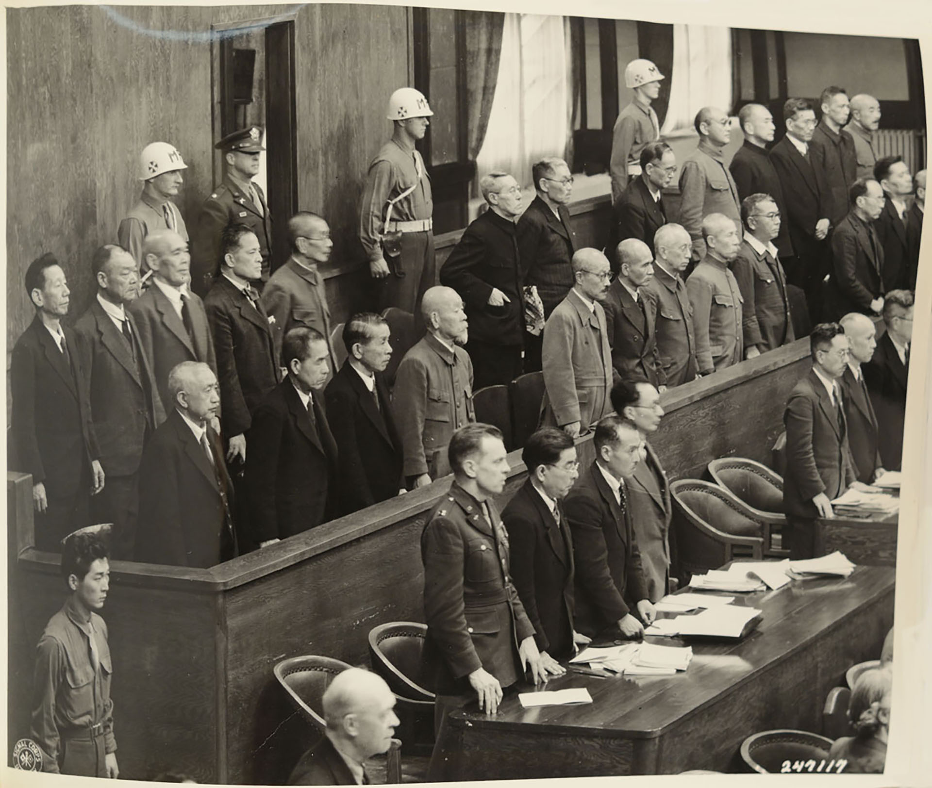Prisioneros en la sala del Tribunal Internacional de Crímenes de Guerra para el Lejano Oriente el 14 de mayo de 1946. (Wikimedia Commons)