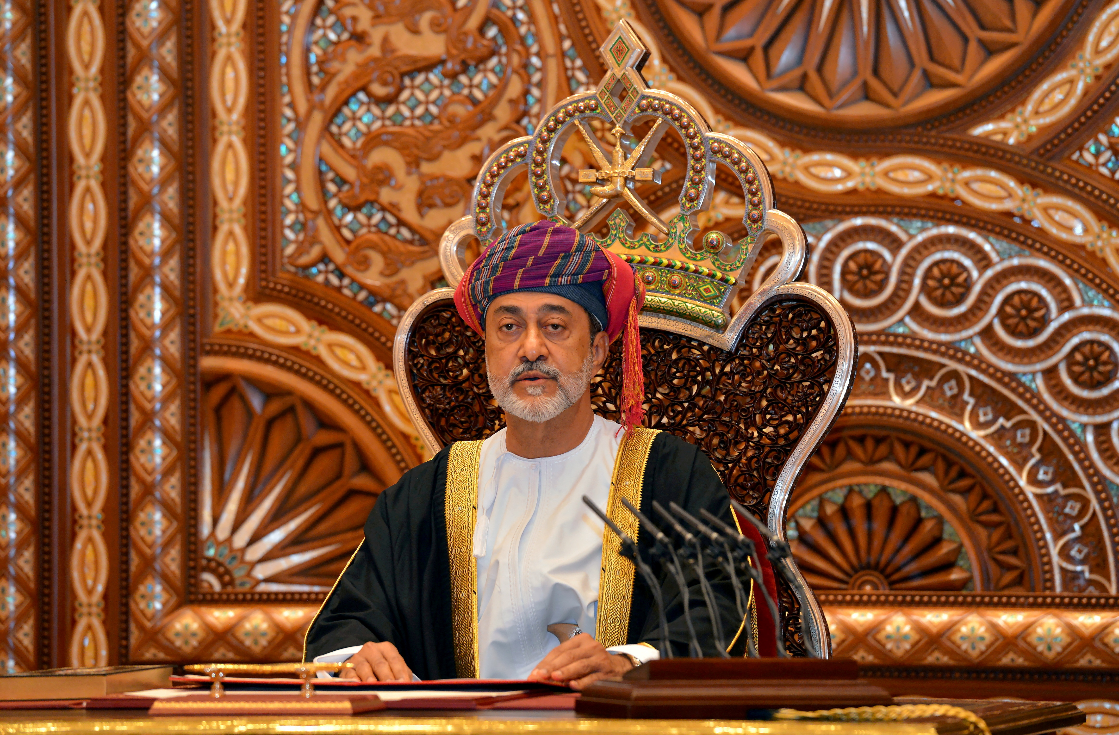 FILE PHOTO: FILE PHOTO: Sultan Haitham bin Tariq al-Said gives a speech after being sworn in before the royal family council in Muscat, Oman January 11, 2020.  REUTERS/Sultan Al Hasani//File Photo/File Photo