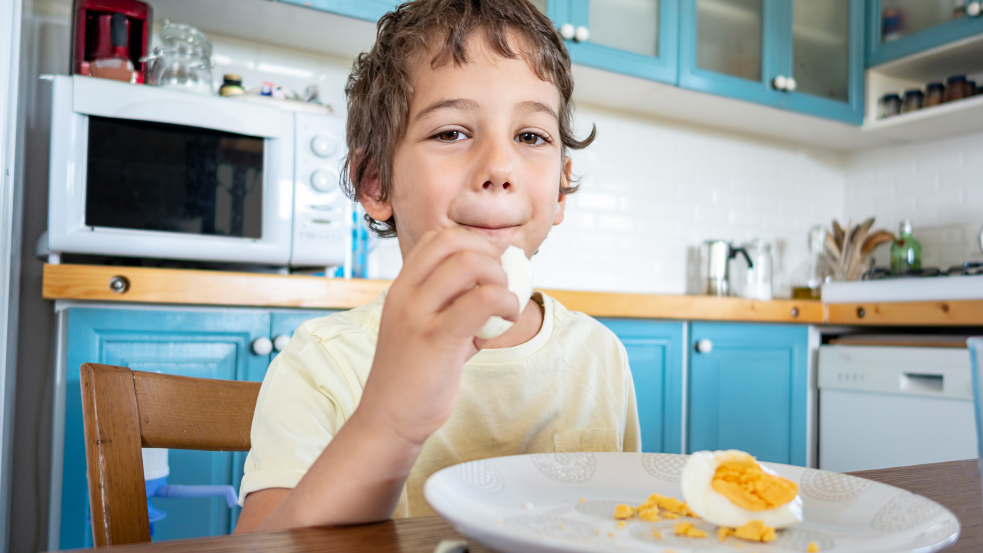 Huevos, legumbres y otros cuatro alimentos que fortalecen el cerebro de los niños