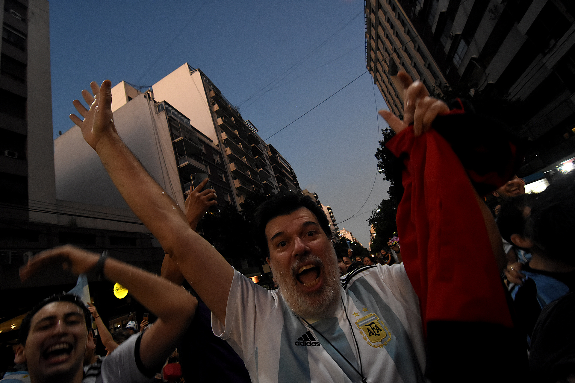 Los hinchas argentinos, al igual que en Qatar, brindan un apasionado aliento a la Selección