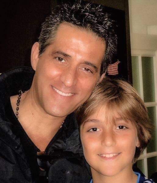 A Alejandro Iriarte le sobrevive su hijo Ander, hoy de 14 años (Foto: Facebook)