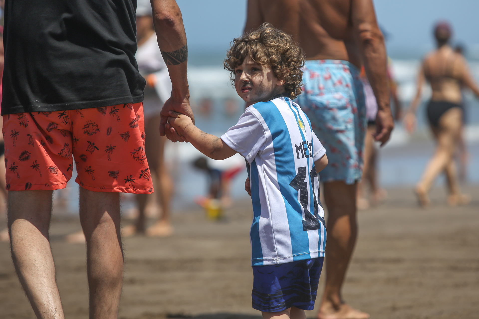 La 10 de Messi y de Argentina, la remera que usan todos y que se vende en todos lados (Fotos Christian Heit)