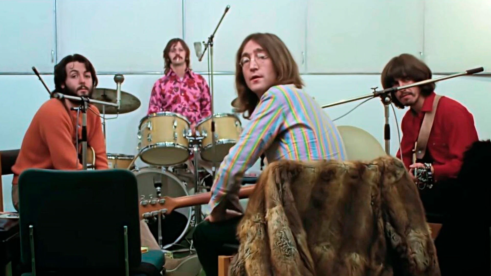 Peter Jackson prepara una nueva película sobre The Beatles, ¿qué films hay disponibles en streaming?