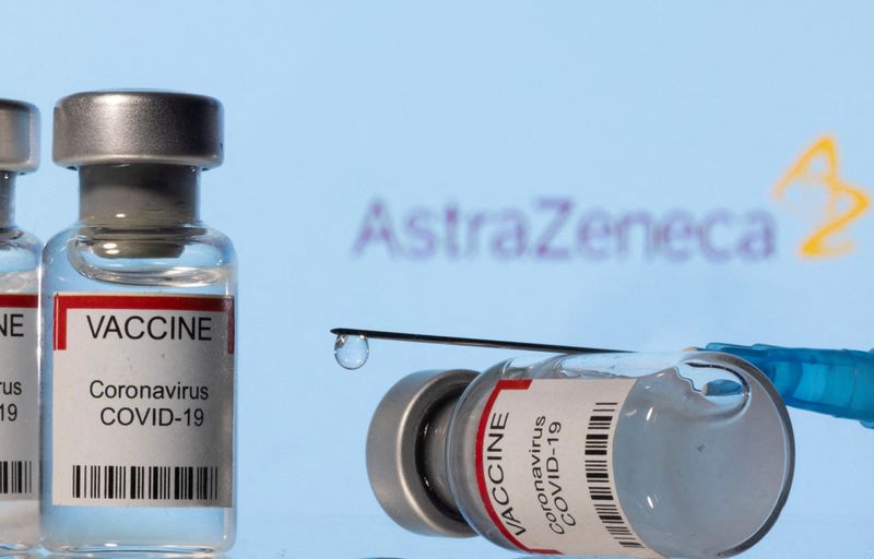 “Los niveles de anticuerpos que neutralizan Ómicron tras una tercera dosis” de la vacuna anti COVID de AstraZeneca, son globalmente similares a los niveles alcanzados tras dos dosis contra la variante Delta”
(REUTERS/Dado Ruvic)